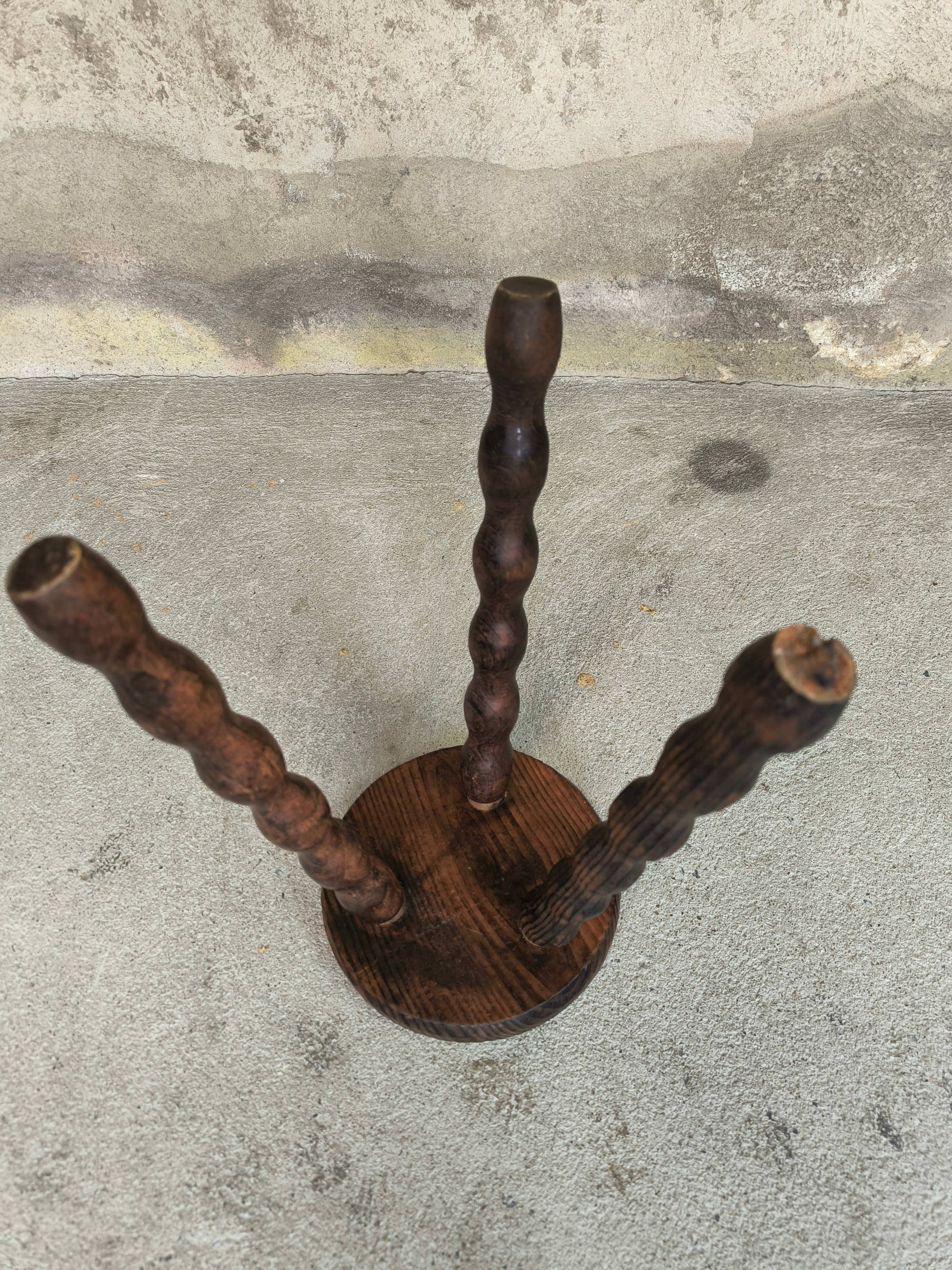 Tabouret vintage tripode pieds perlés