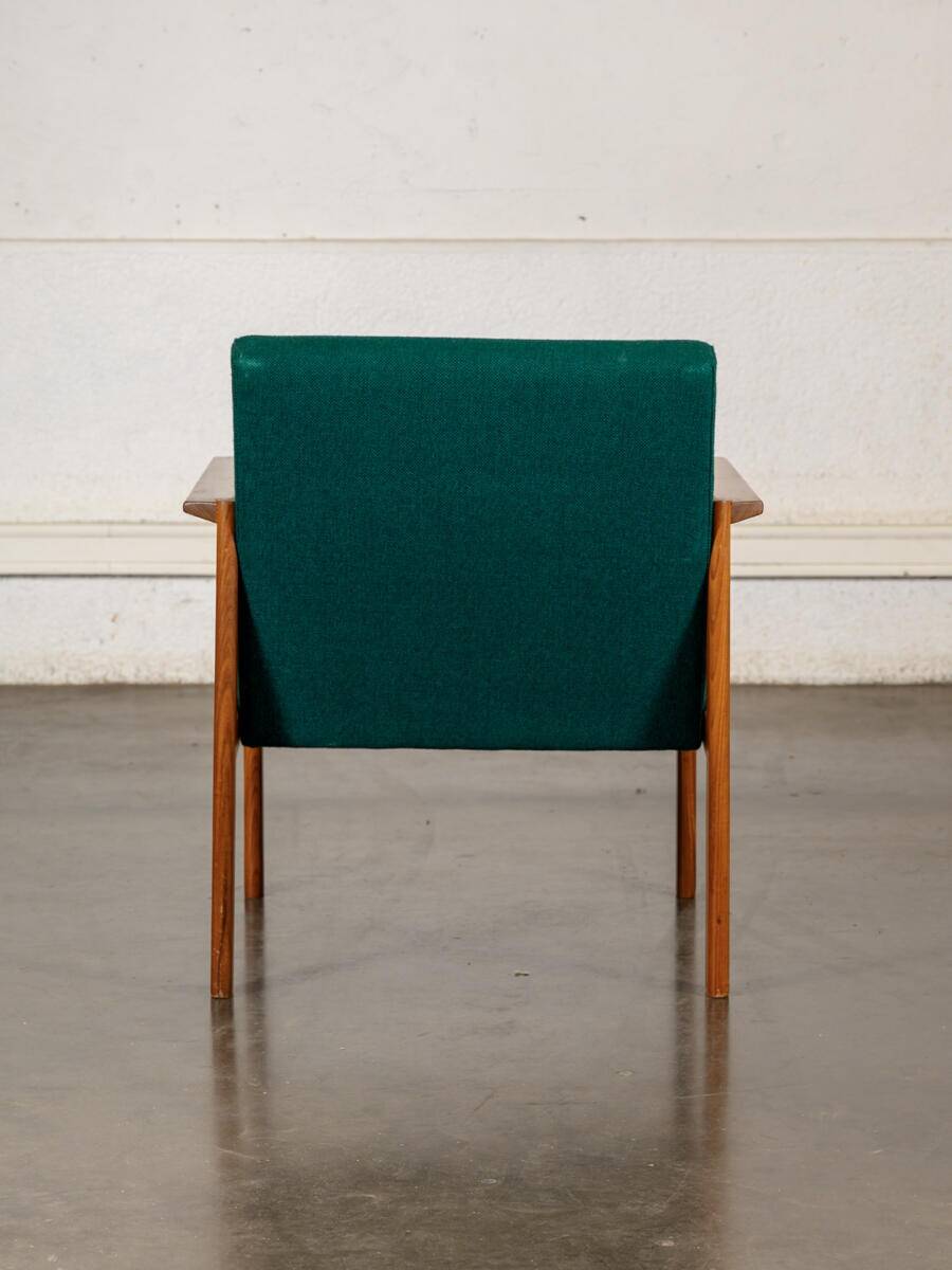 Vintage lounge chair