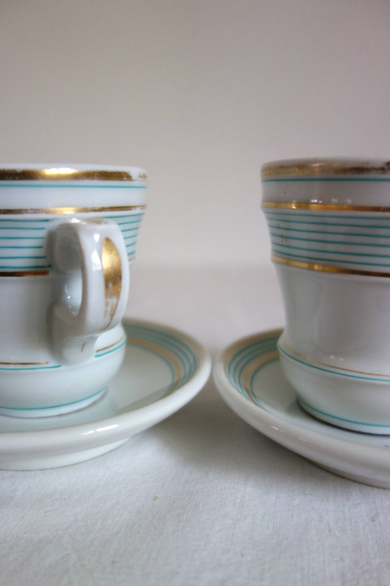 8 tasses brulot en porcelaine épaisse, fin XIXème