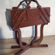 Travailleuse en bois peint