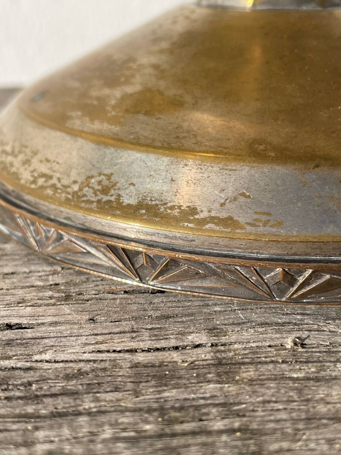 Art Deco footed cup in silver metal