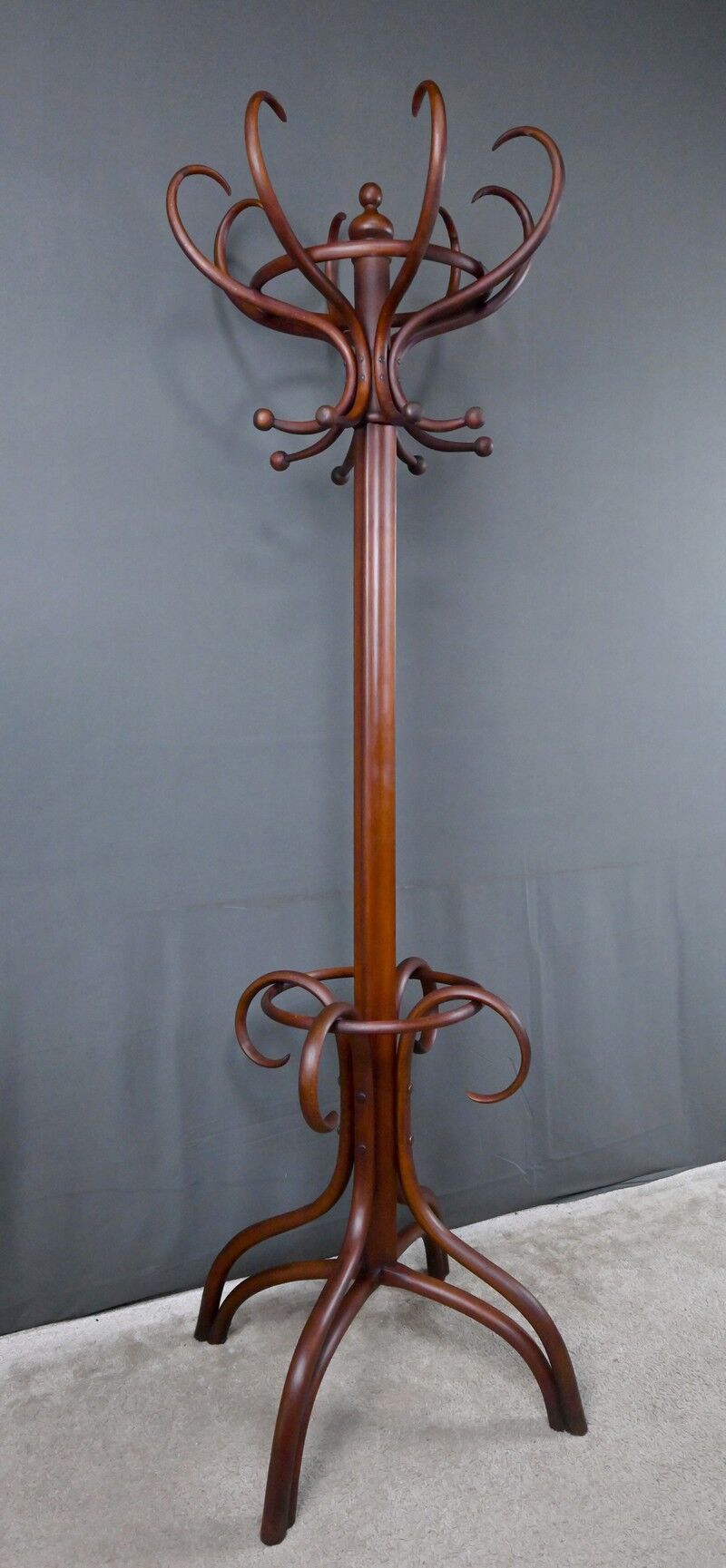 Large curved beech coat rack in the Thonet style – early 20th century