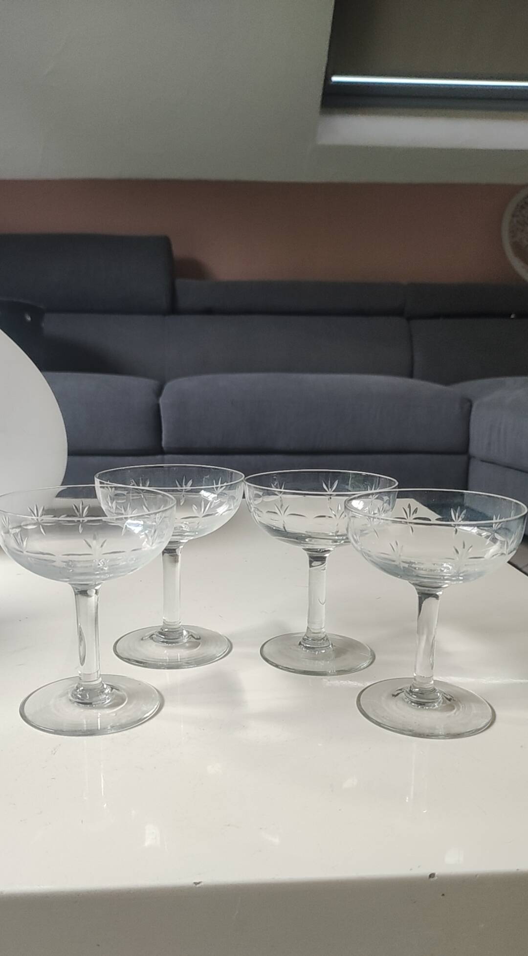 Lot of 4 Art Deco champagne coupes / Verreries de Doyen. Half crystal.
