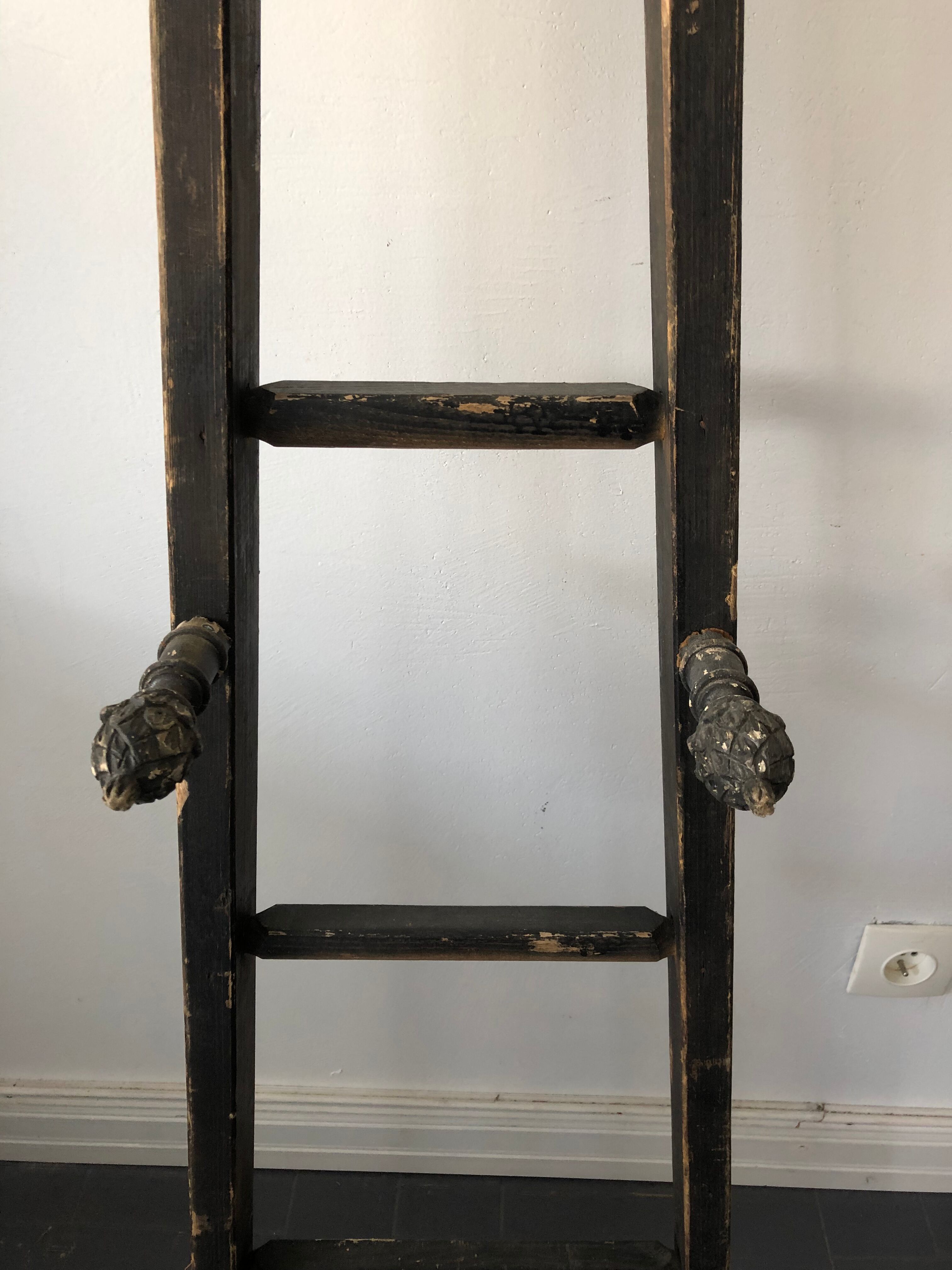 Old stepladder to be fixed to the wall