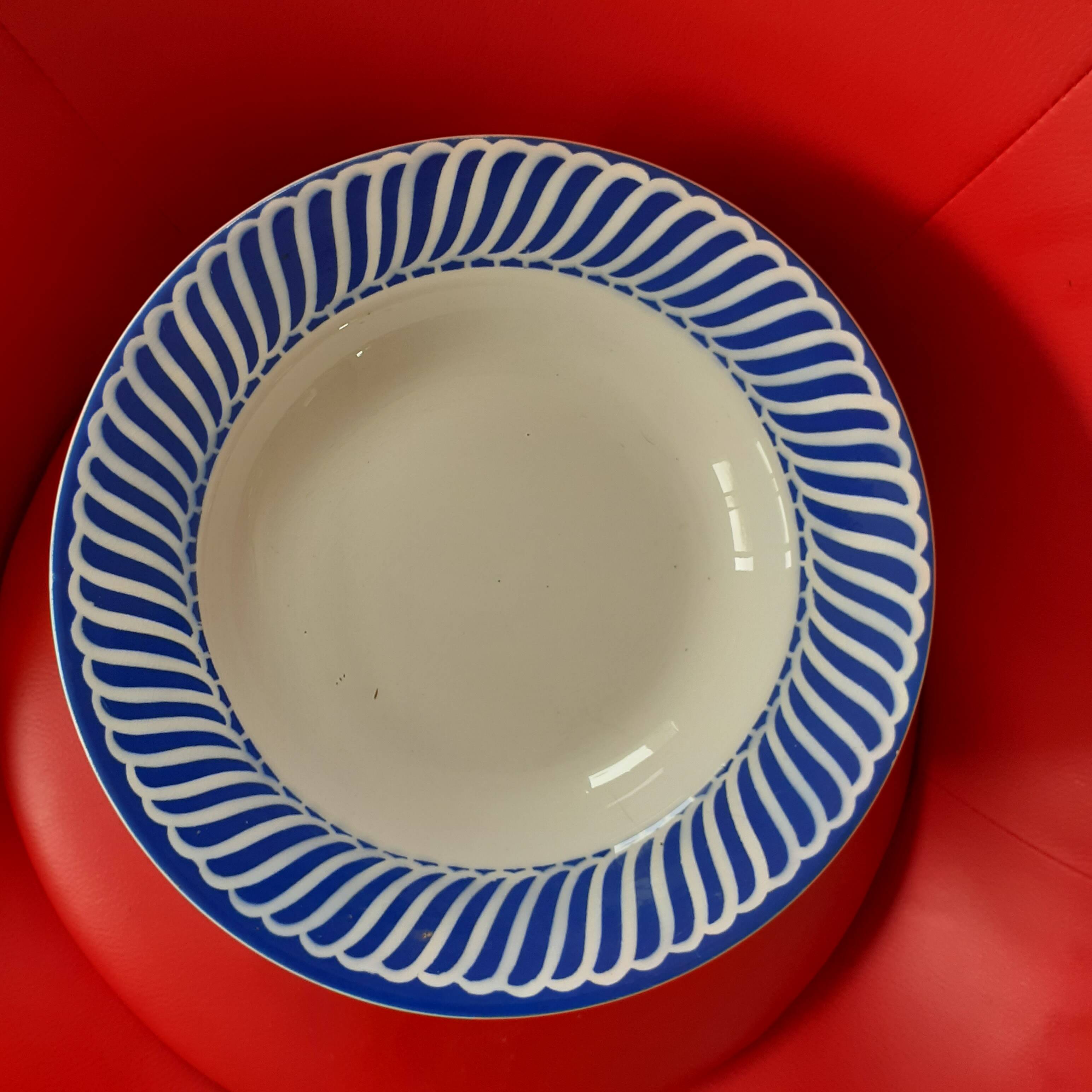 Round dish Sarreguemines. Digouin. Jacquot model.