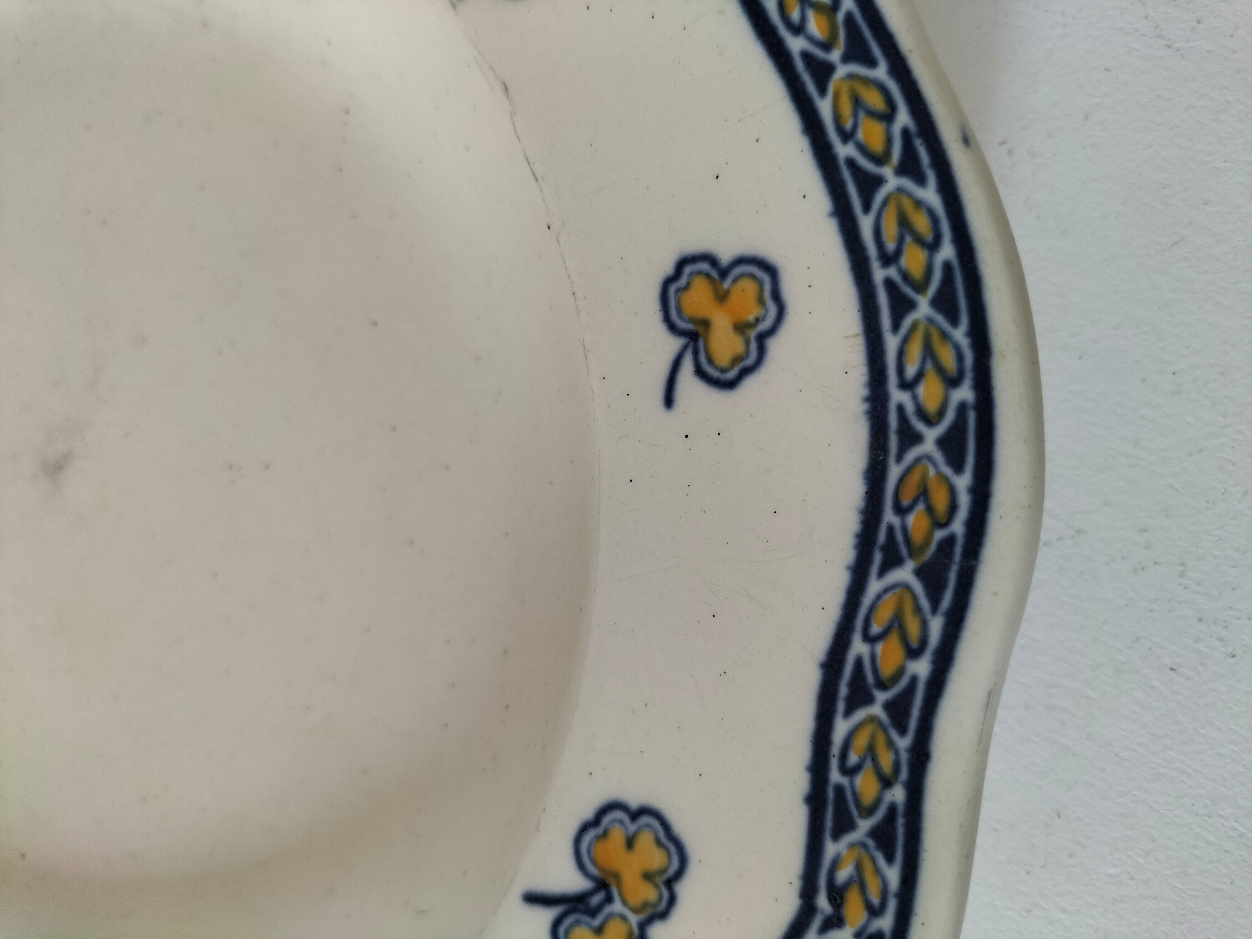 K&G Lunéville "Rouen Clover" plate circa 1880-1900