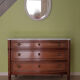 Commode de style louis XVI en bois fruitier massif.