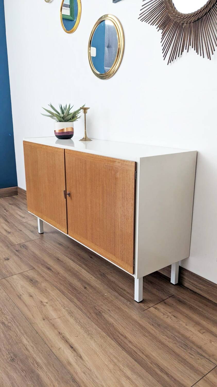 Vintage 2-door sideboard