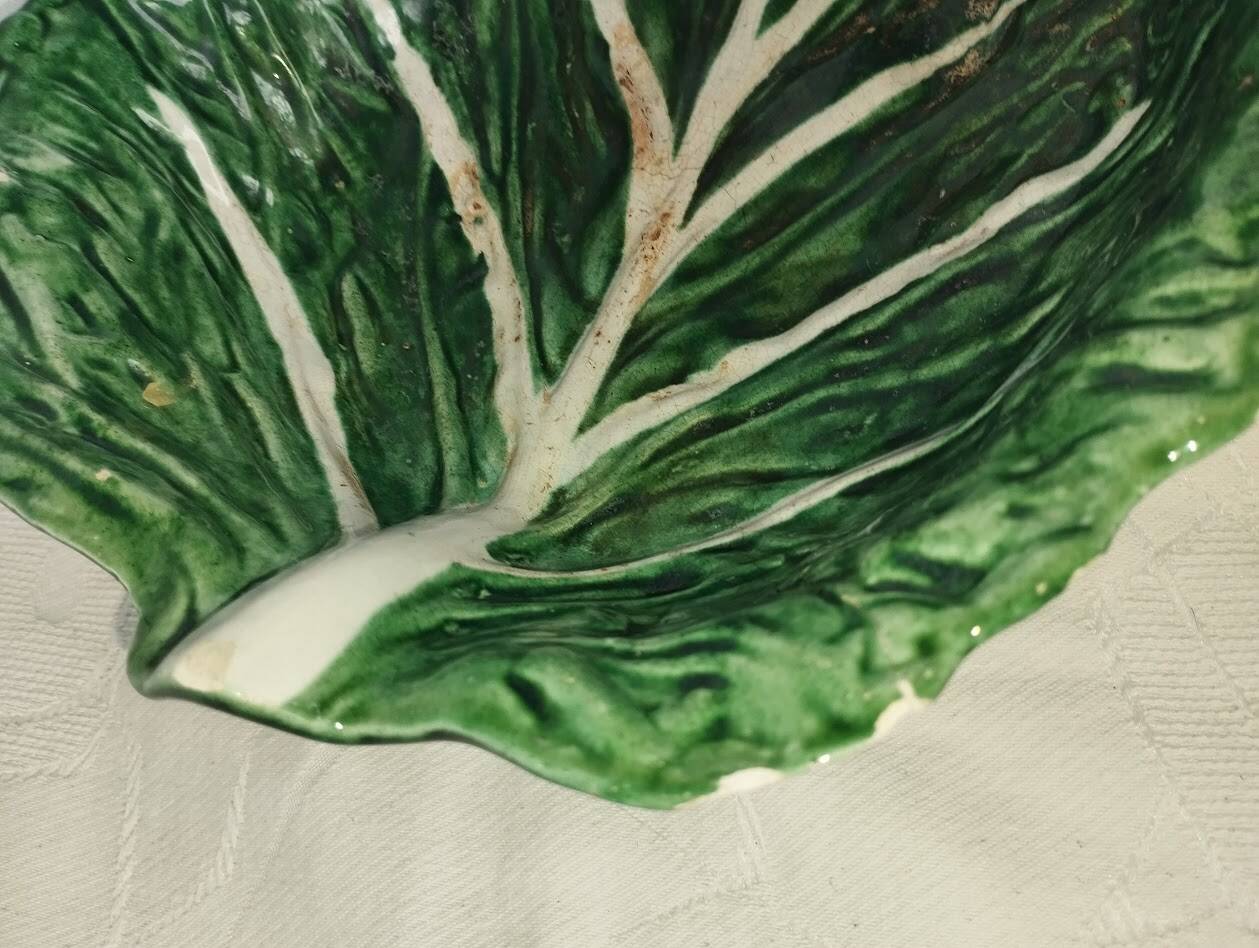Large cabbage leaf plate Gerber – French barbotine – decorative piece