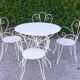 Salon de jardin 1 table 4 fauteuils en fer forgé blanc ancien.