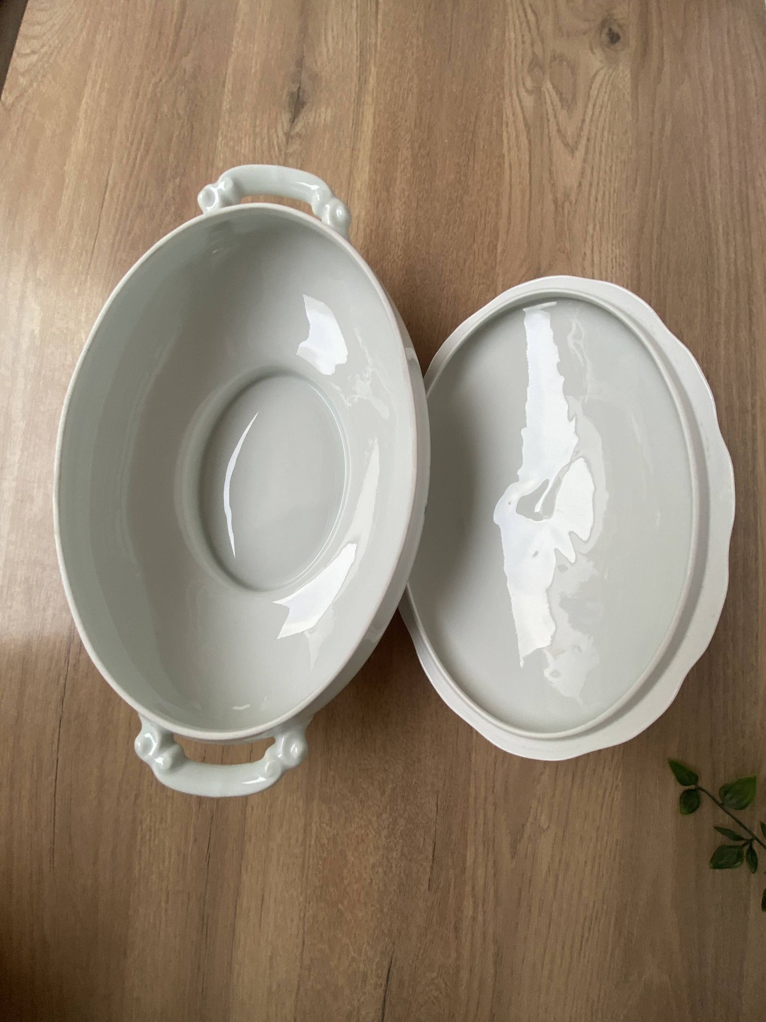 SFP Berry porcelain soup tureen