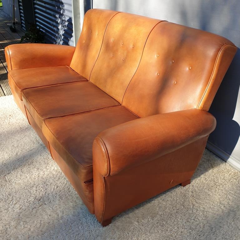 Sofa club leather 3 places buttoned back finish studded and velvet