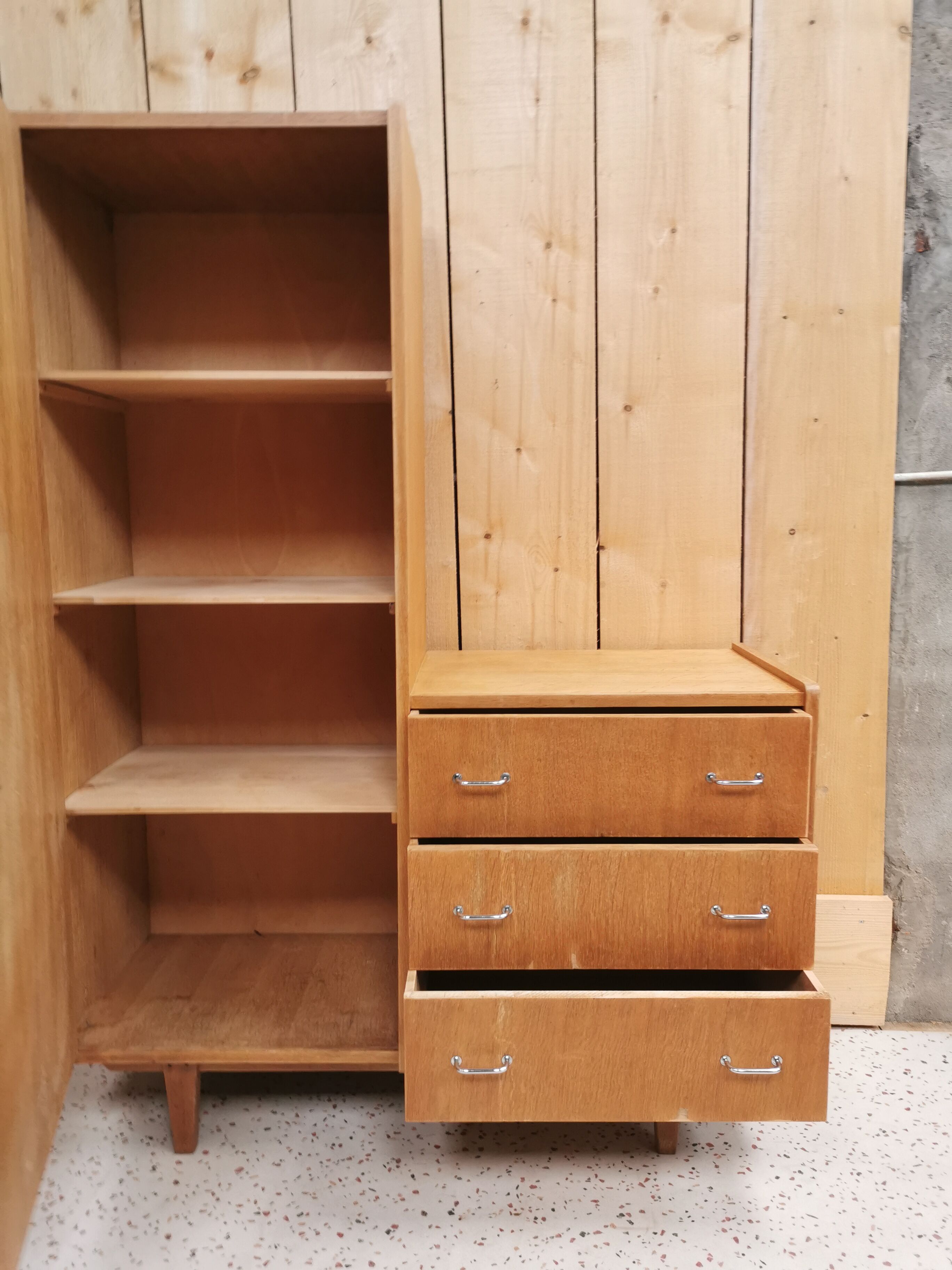 Asymmetrical cabinet