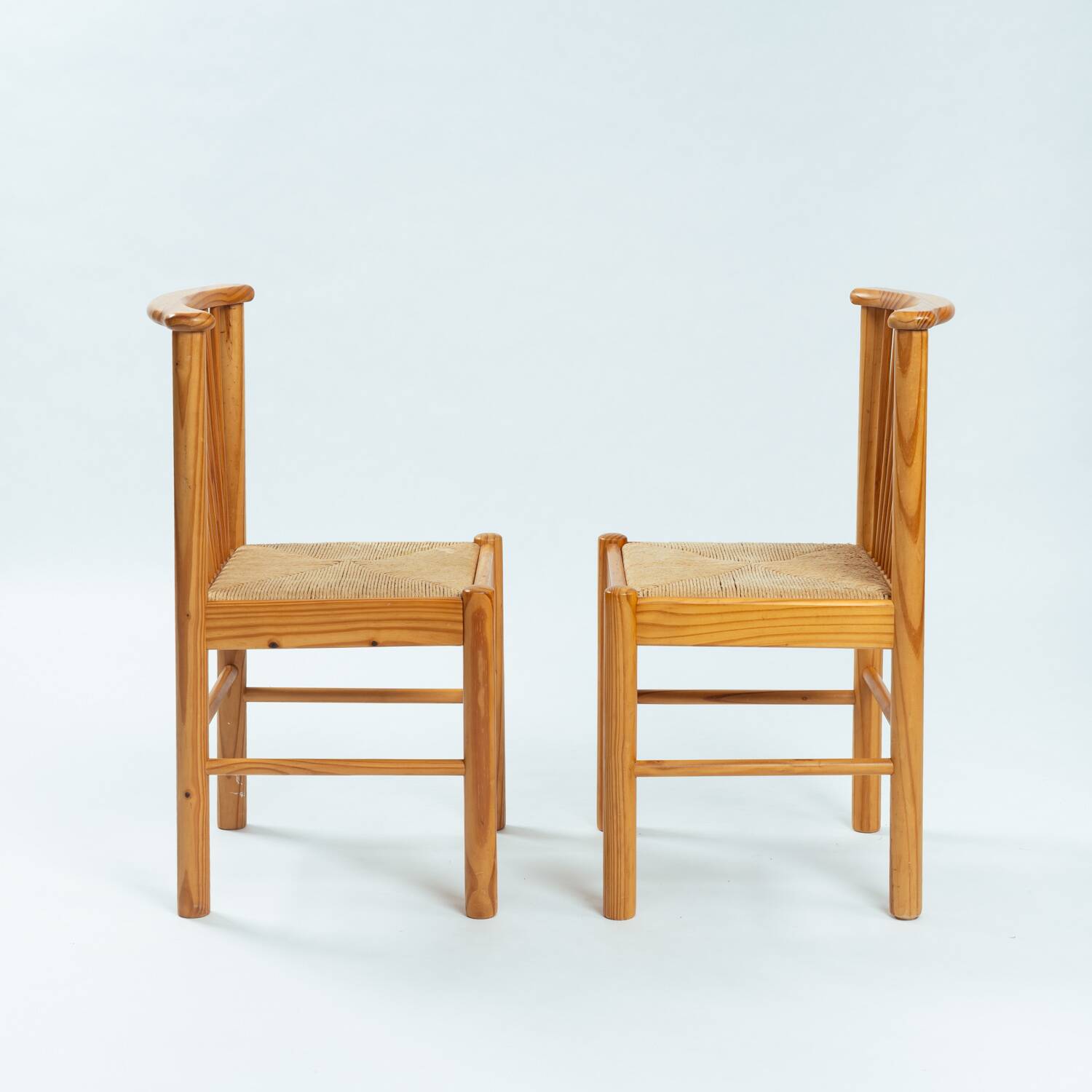 2 vintage chairs in pinewood with braided seat, 1970s