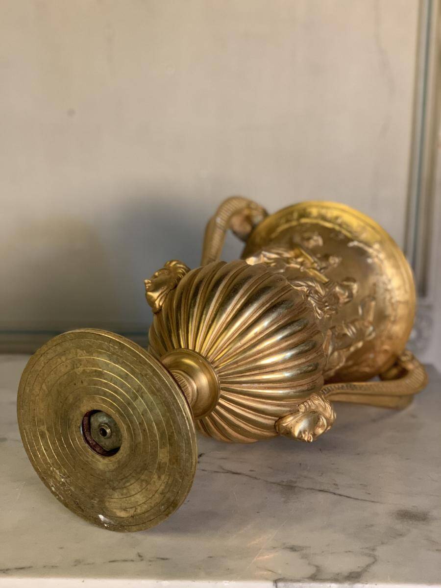 Golden bronze urn, base of red griotte marble.