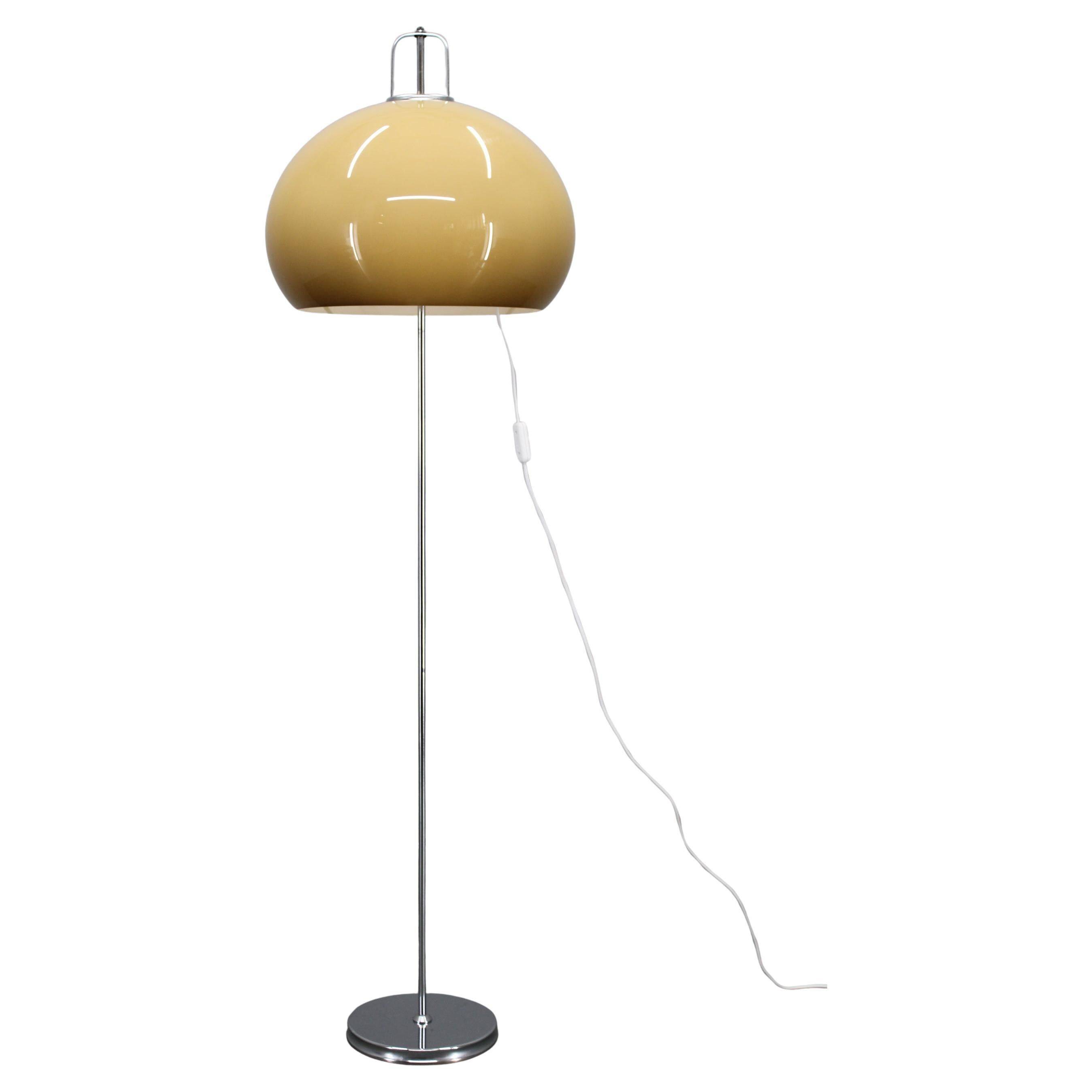 Guzzini Meblo floor lamp with plastic shade, Italy 1970 — Space Age chrome modern