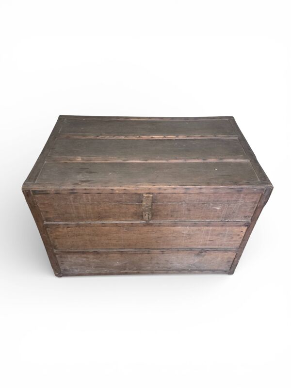 Malle / coffre de rangement ancien – rustique chic – bois massif