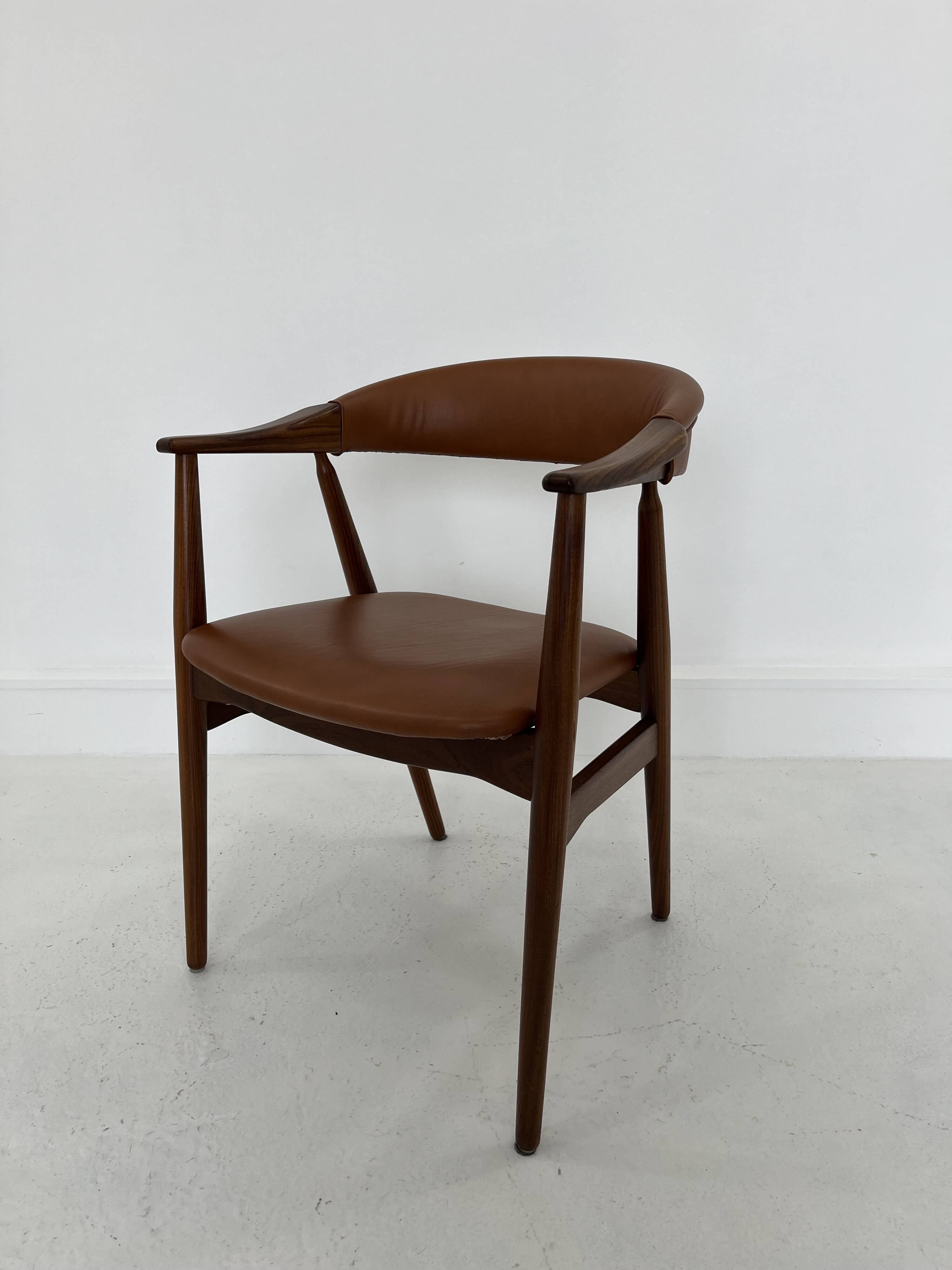 Fauteuil en Teck et Cuir Marron par Th. Harlev pour Farstrup Møbler, années 1960