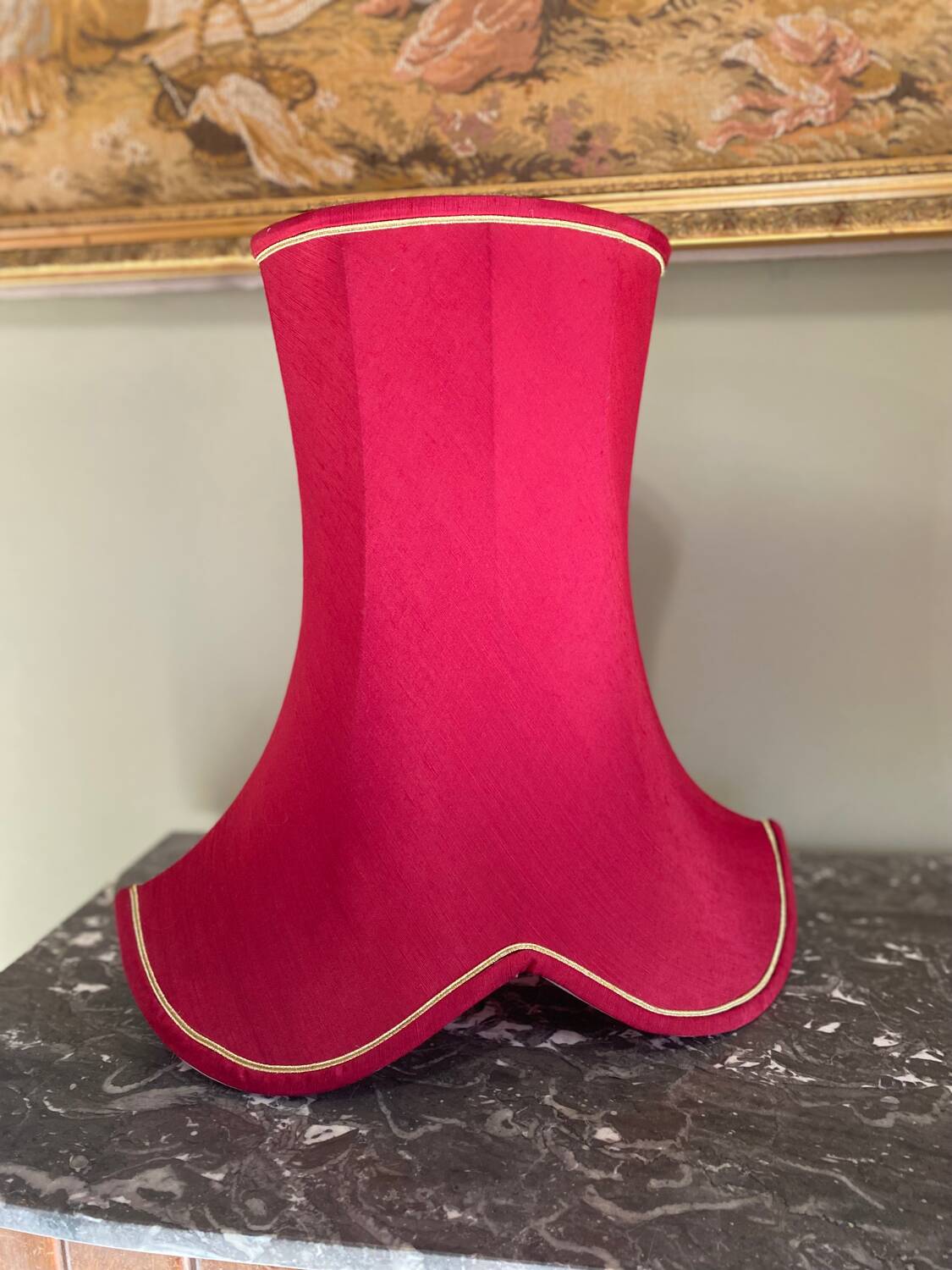 Lampshade in pinkish-burgundy fabric