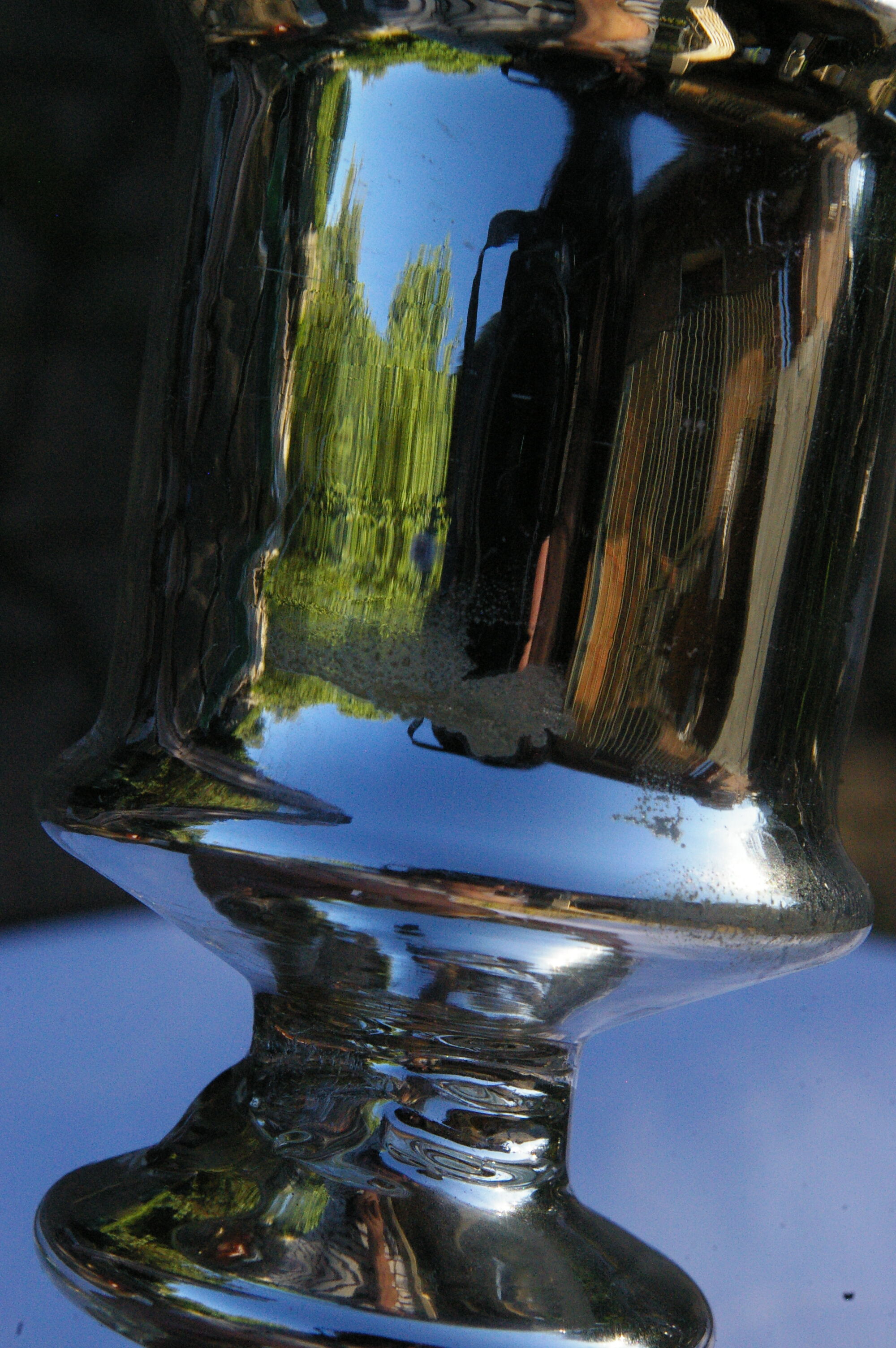 Candle holder in eglomerized glass