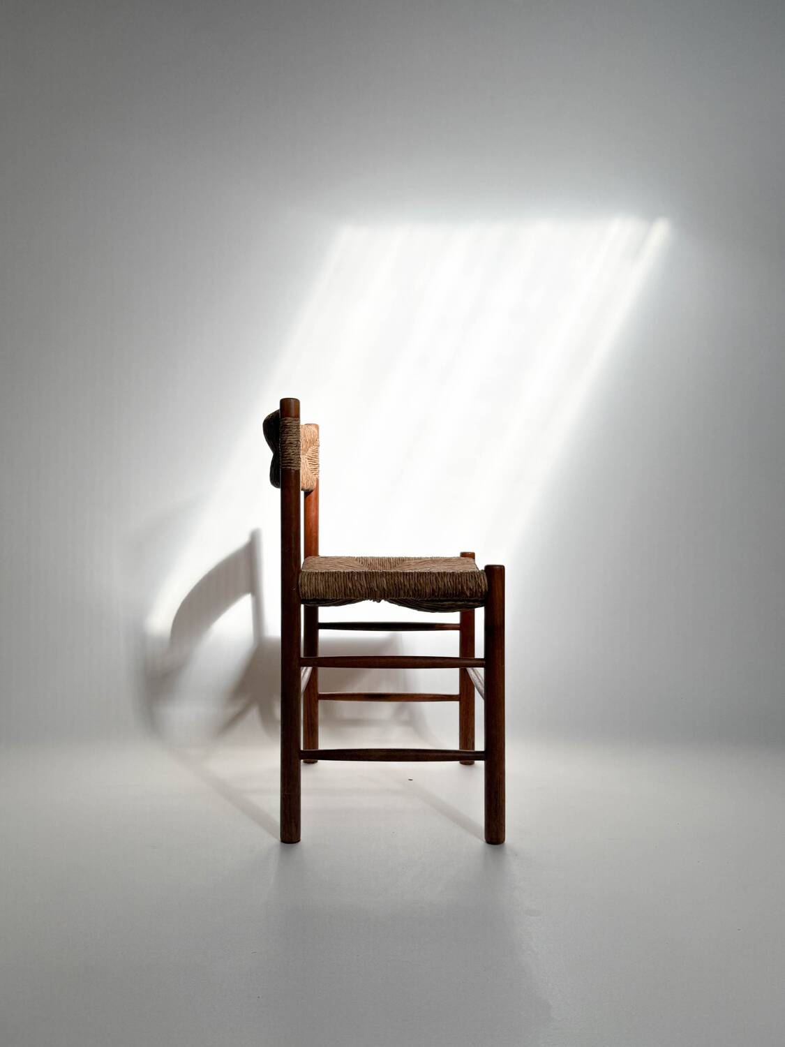 Lot de 5 chaises Charlotte Perriand modèle Dordogne