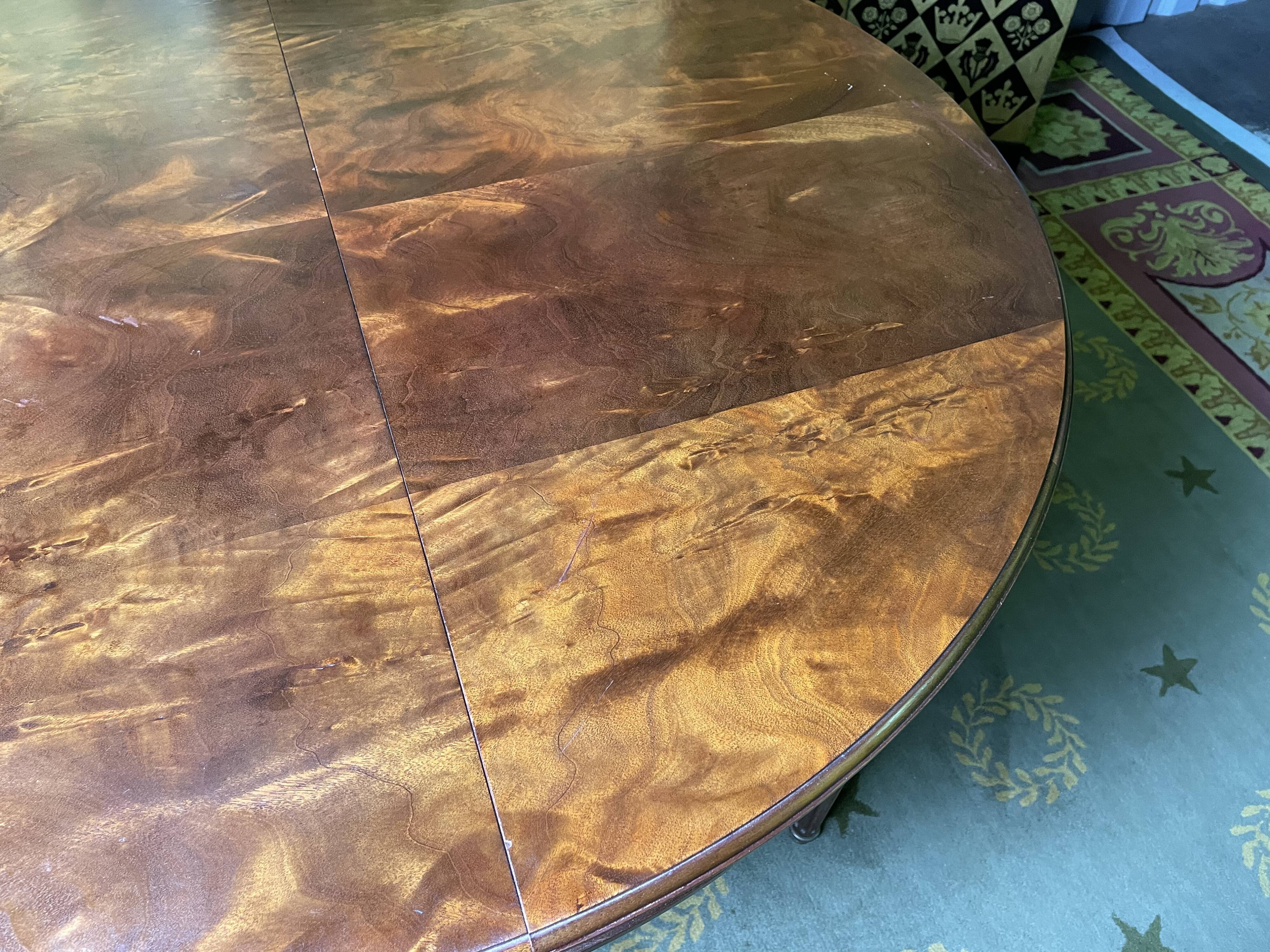 Round dining table Louis XVI style + 4 extensions