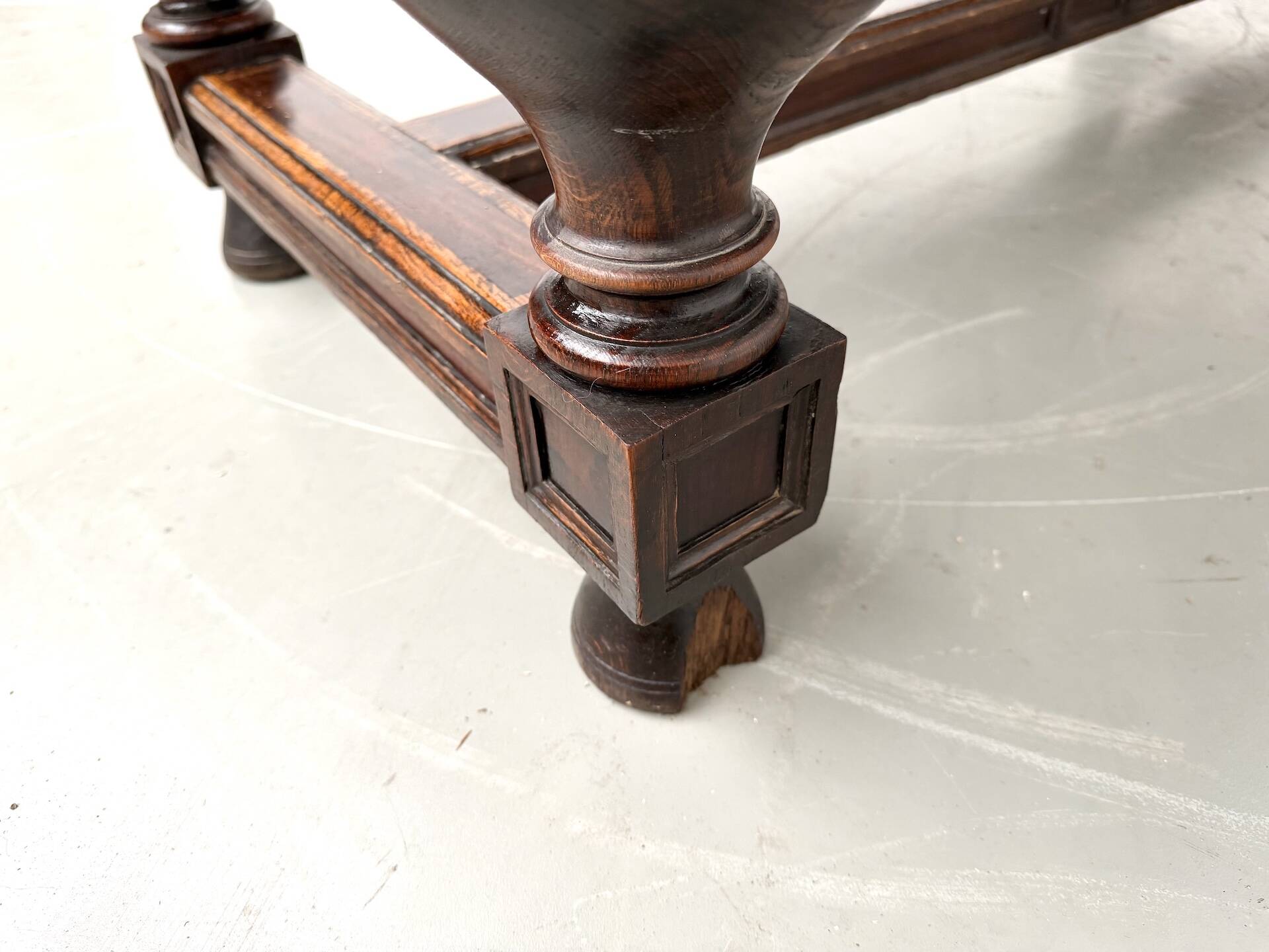 Neo-Renaissance desk in solid oak, circa 1900