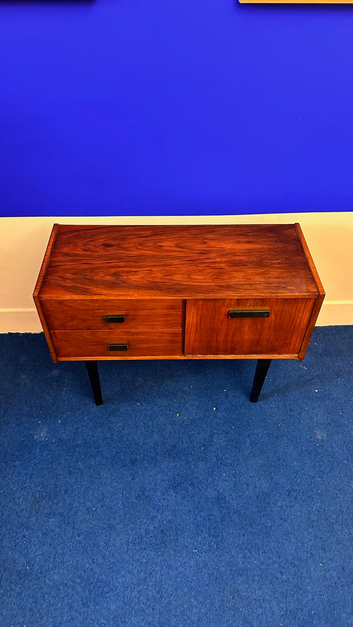 Mini enfilade of the years feet compass of the 60s