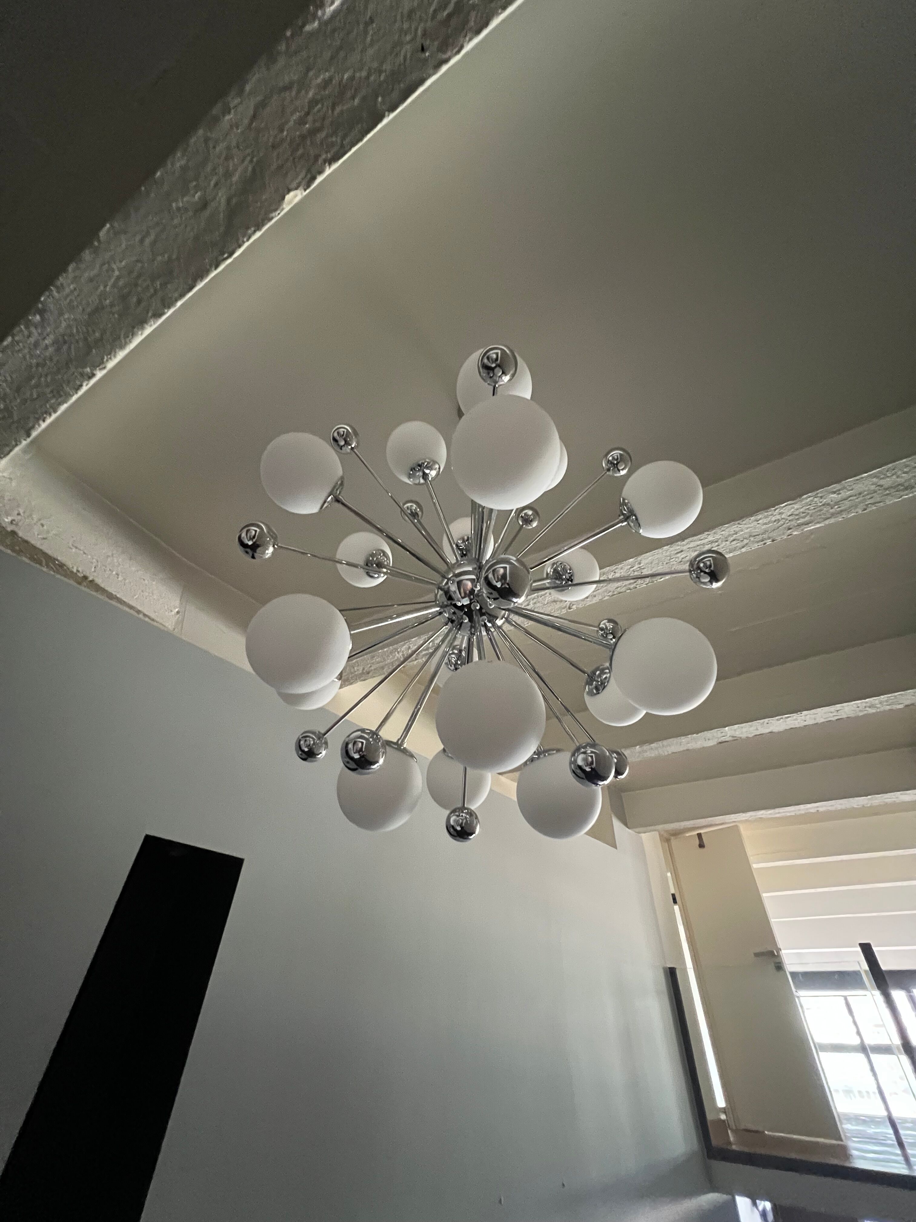 Lustre 01 Version 1 - Magic Circus