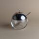Bocal en verre transparent en forme de pomme vintage avec couvercle et cuillère en métal argenté – Angleterre des années 1950