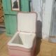 Pouf coffre en velours rose à franges, vers 1950-1960