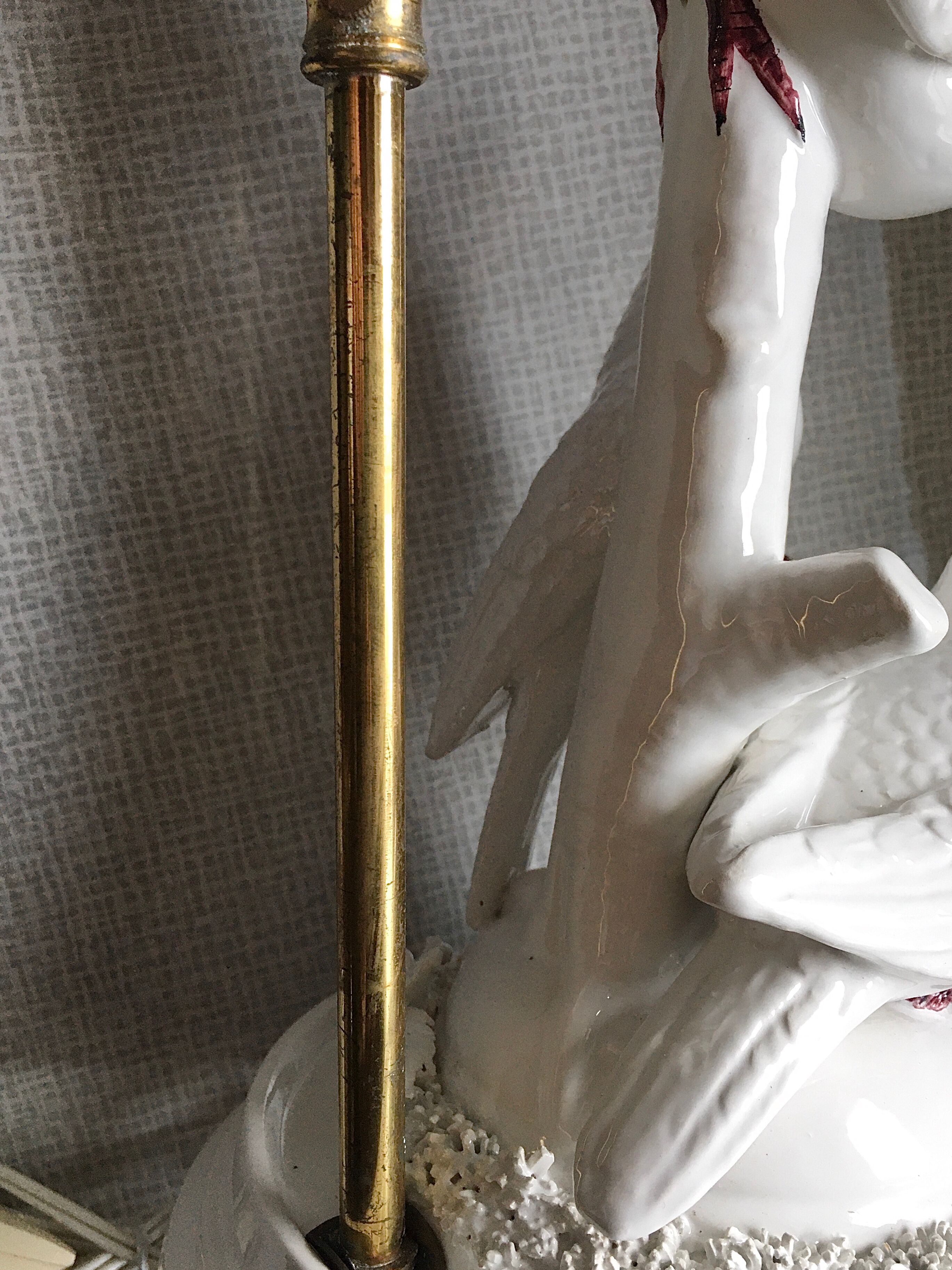 Triple white ceramic dove lamp