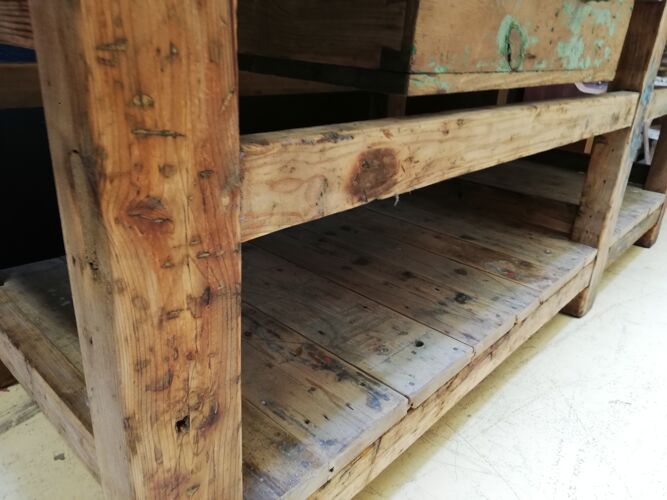 Ancien établi vintage de menuisier en bois, déco industrielle