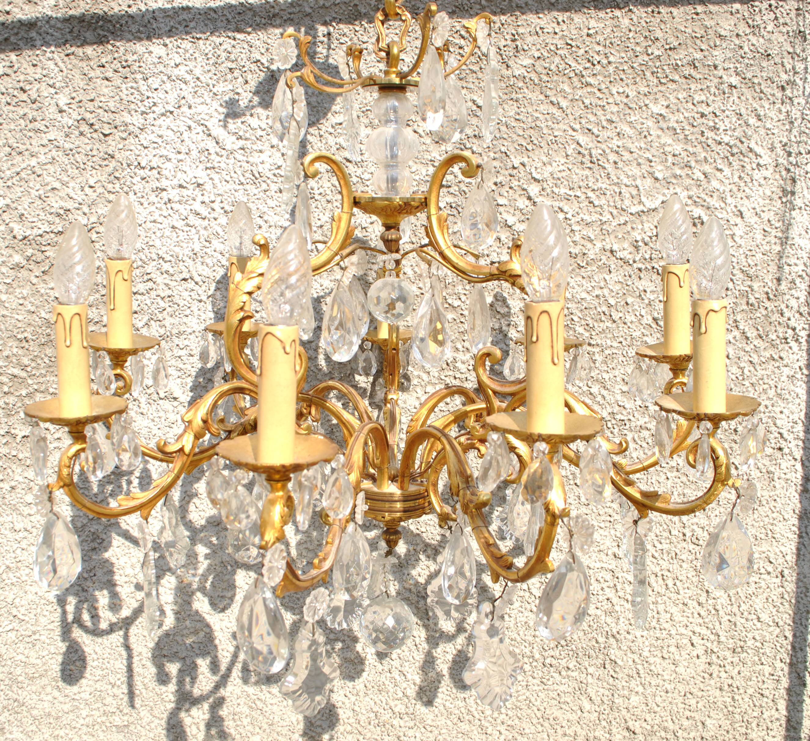 Lustre à pampilles 9 feux monumental en bronze doré et cristal suspension