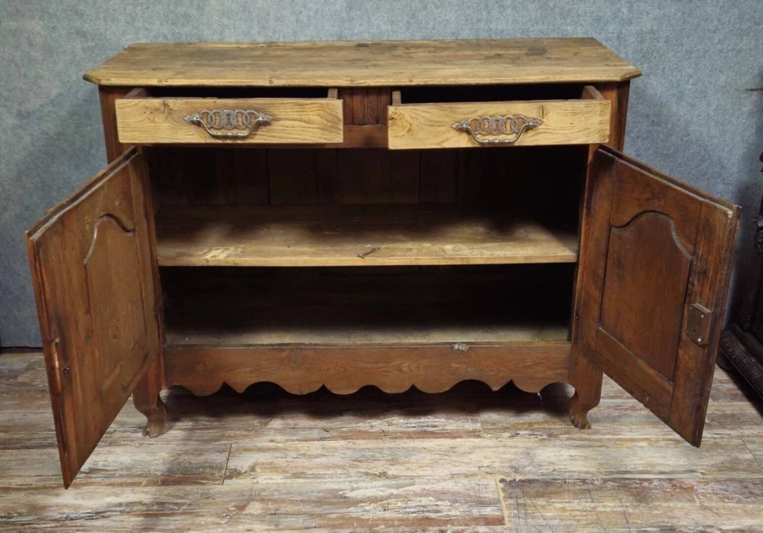 Buffet - very Louis XV style in solid oak from the 18th century.