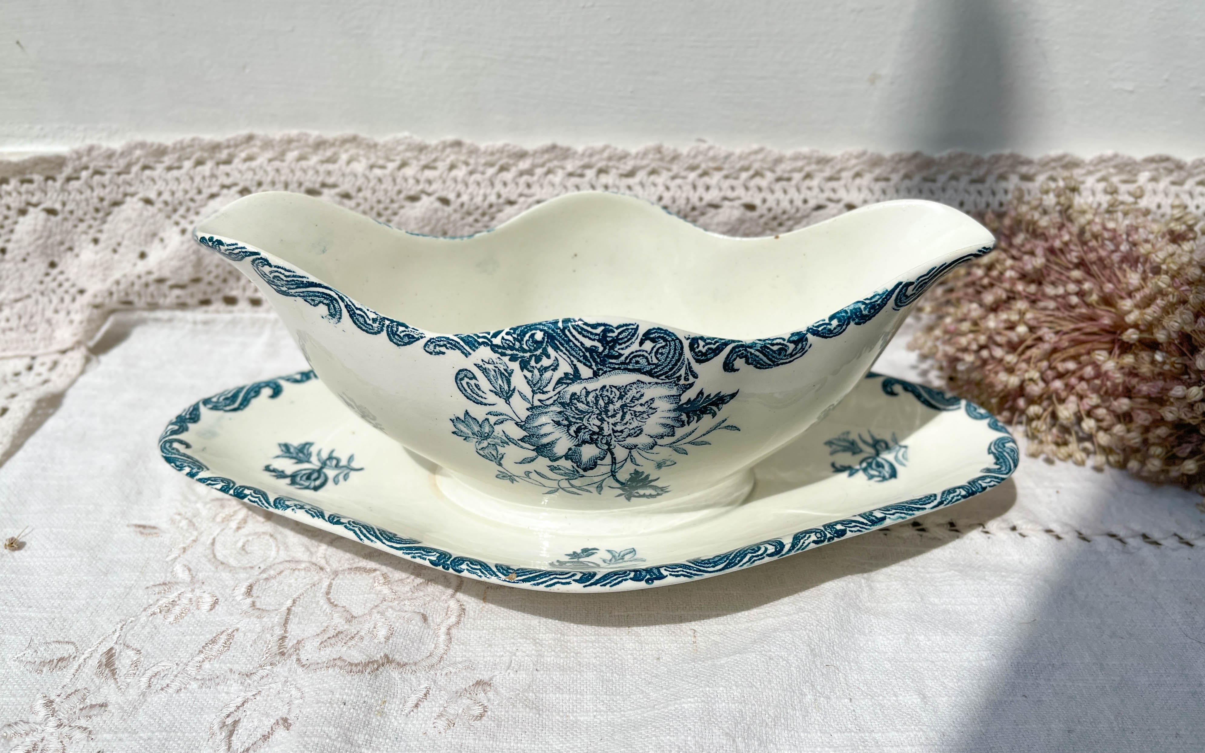 Vintage gravy boat terre de fer clairefontaine model " poppy "
