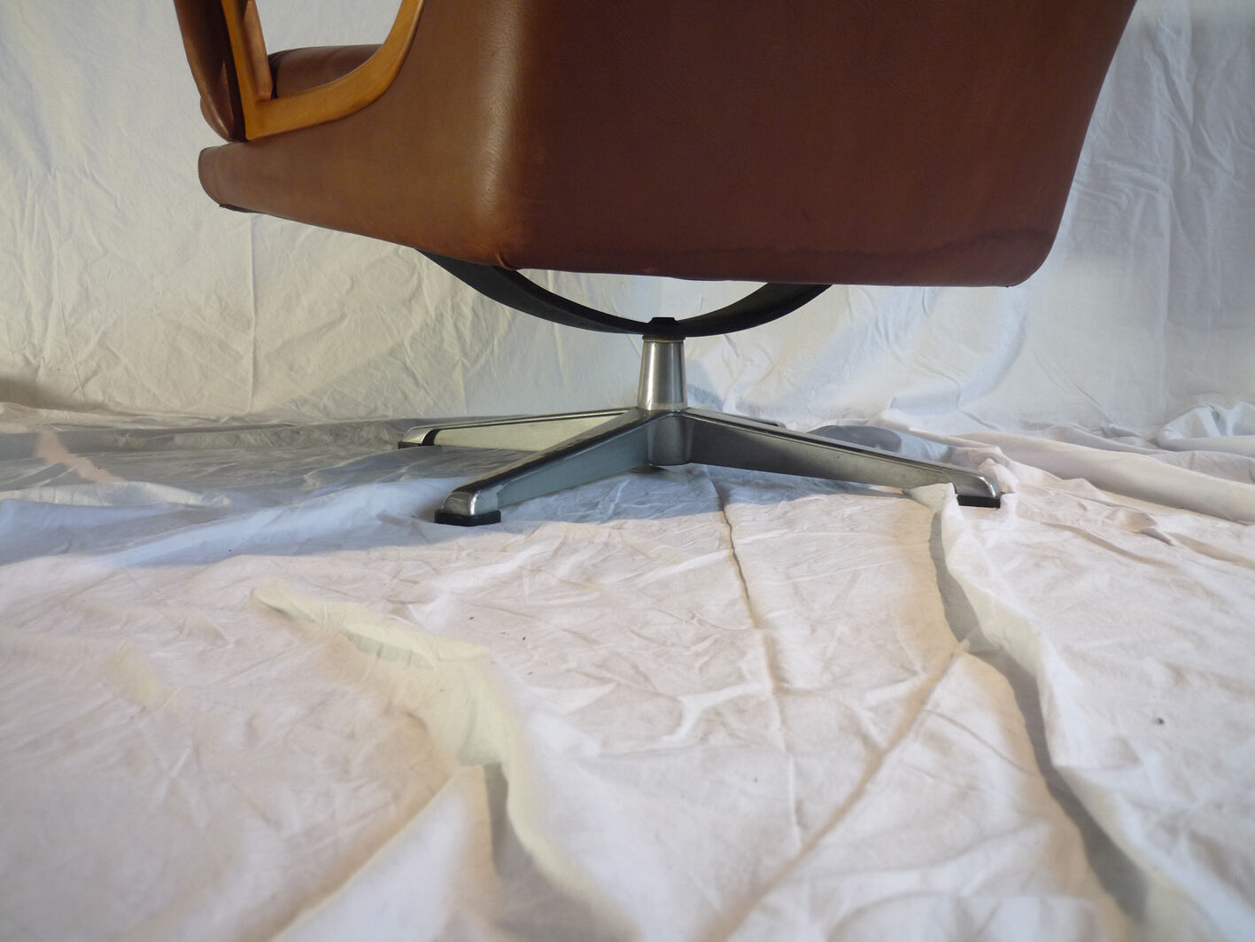 Leather and wood swivel armchair