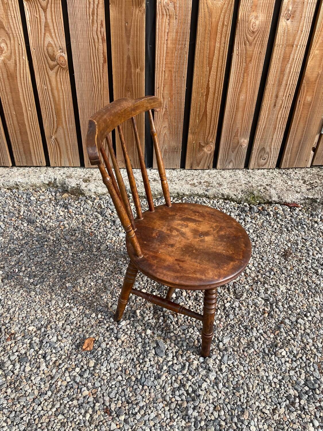 Edwardian Windsor chair in walnut, fully stamped, Swedish ibex penny style