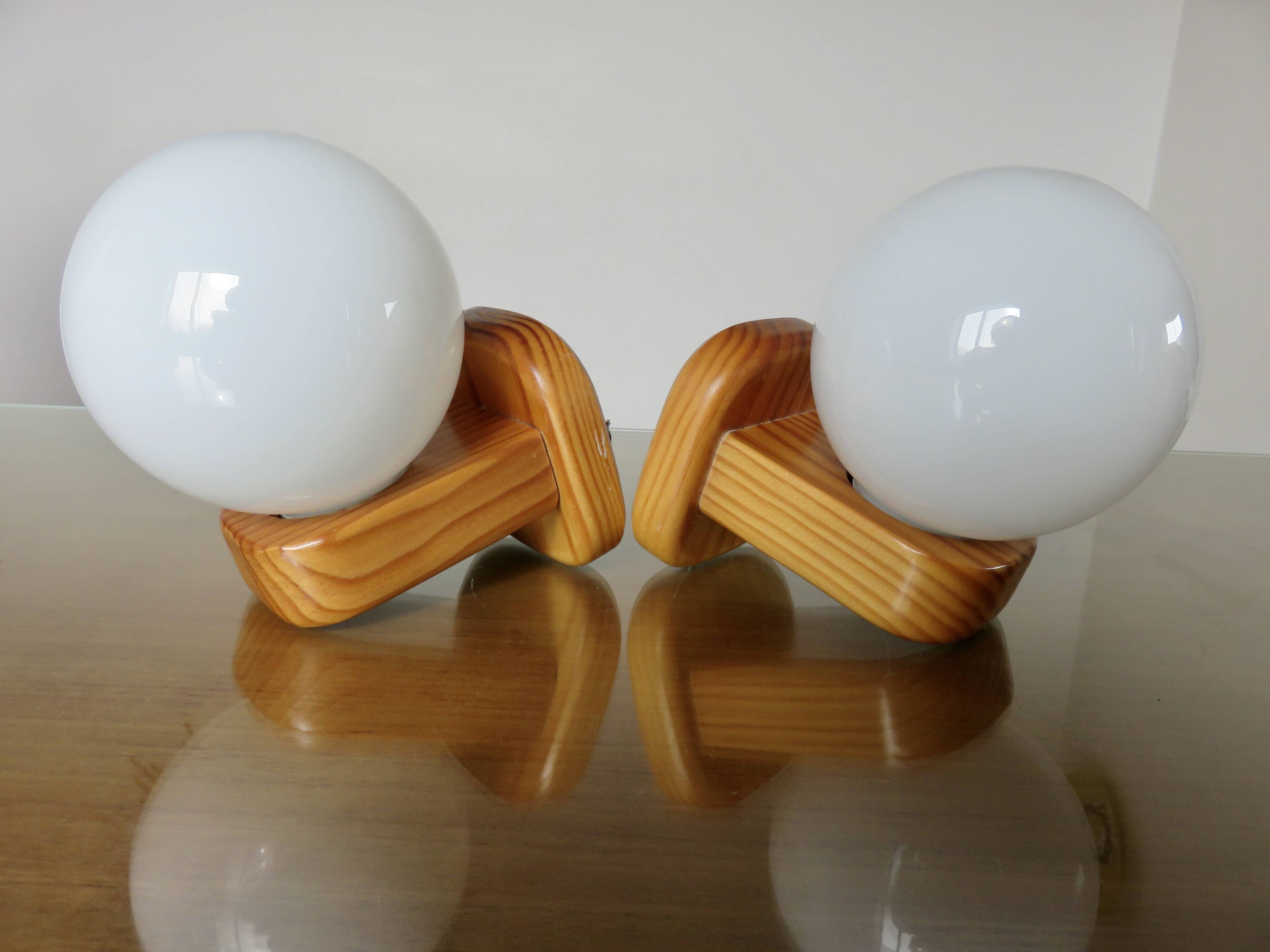 Pair of Scandinavian wall lights in pine and white opaline, 1980s.