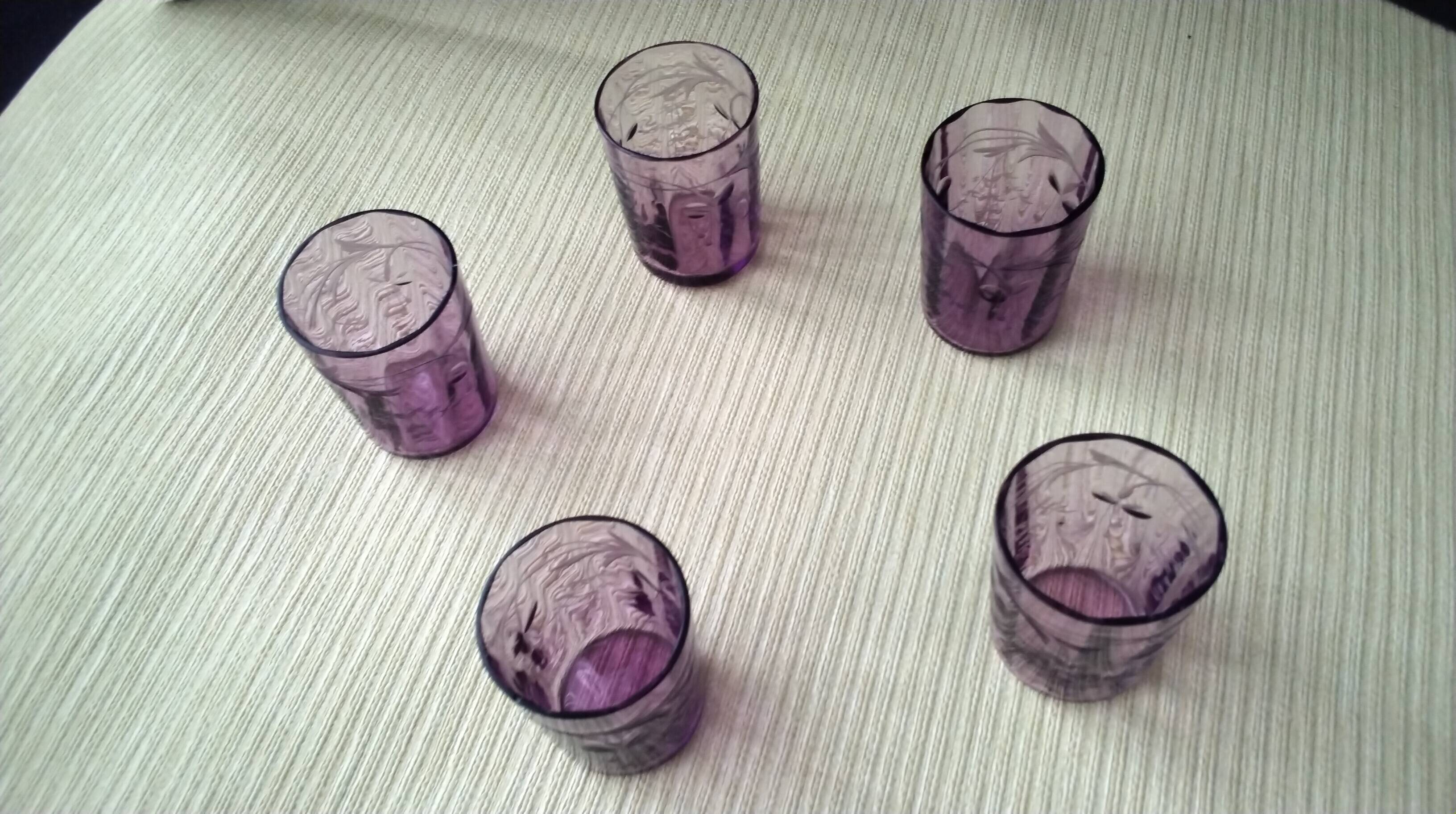 5 Verres gobelet à liqueur anciens  Décor gravé