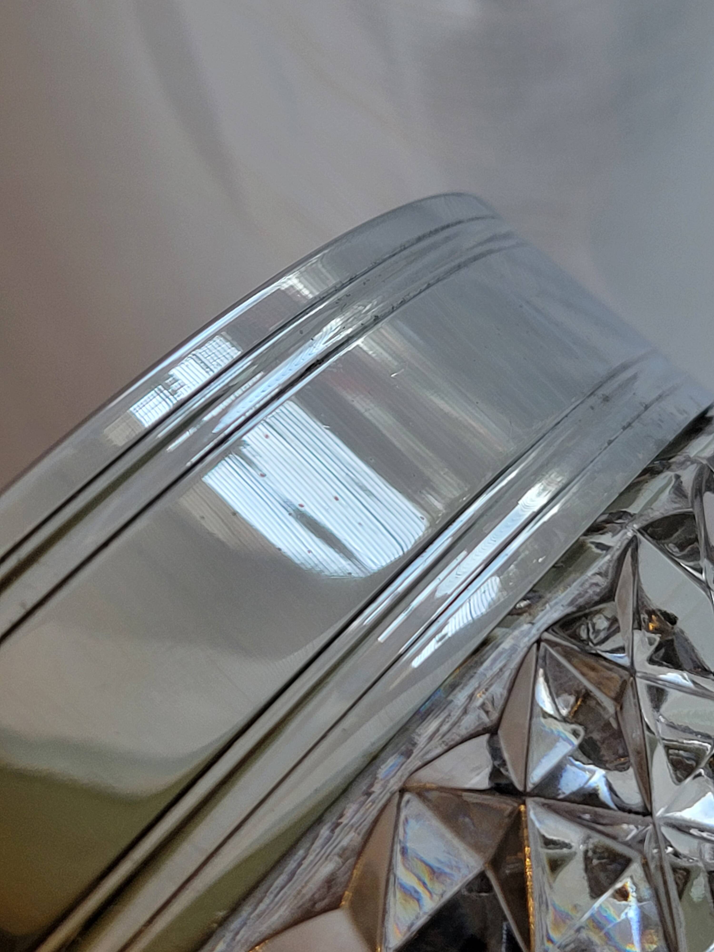 Champagne bucket in molded crystal with diamond tips