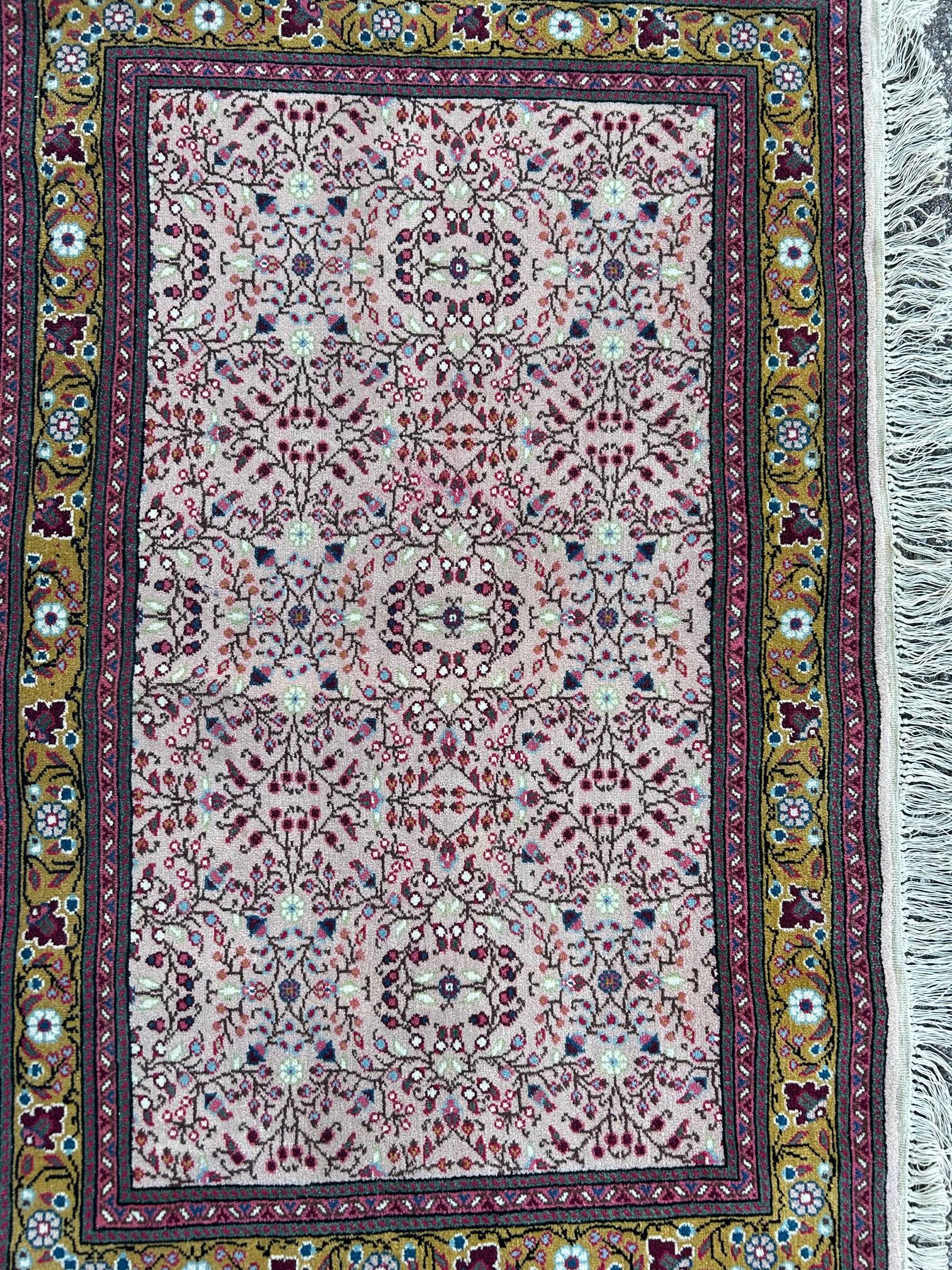Hand-woven artisanal rug 99/142cm
