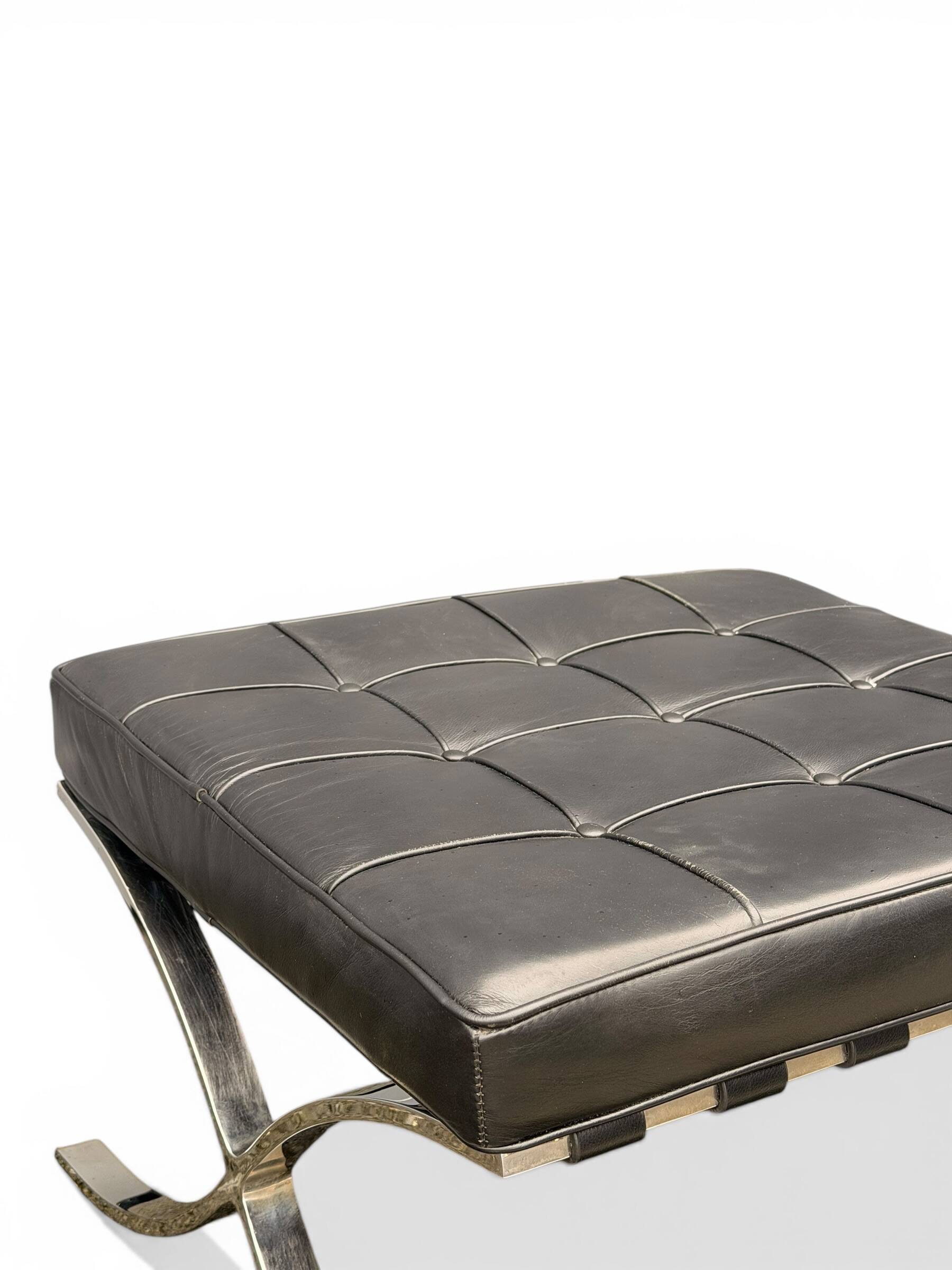 Ottoman Barcelona Original Knoll - Black Leather & Chrome - Design 1929