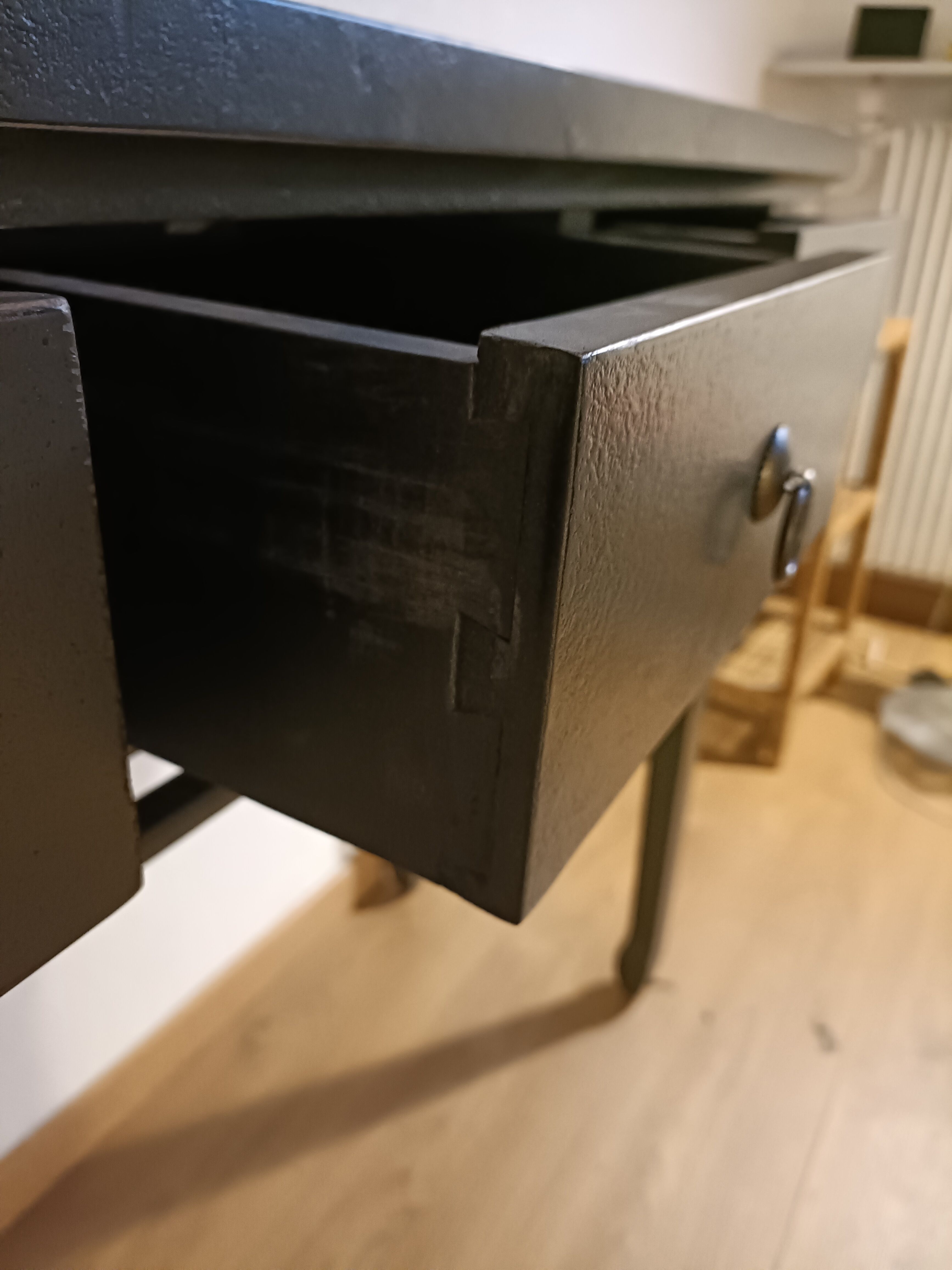 Console in pine japan jade tika