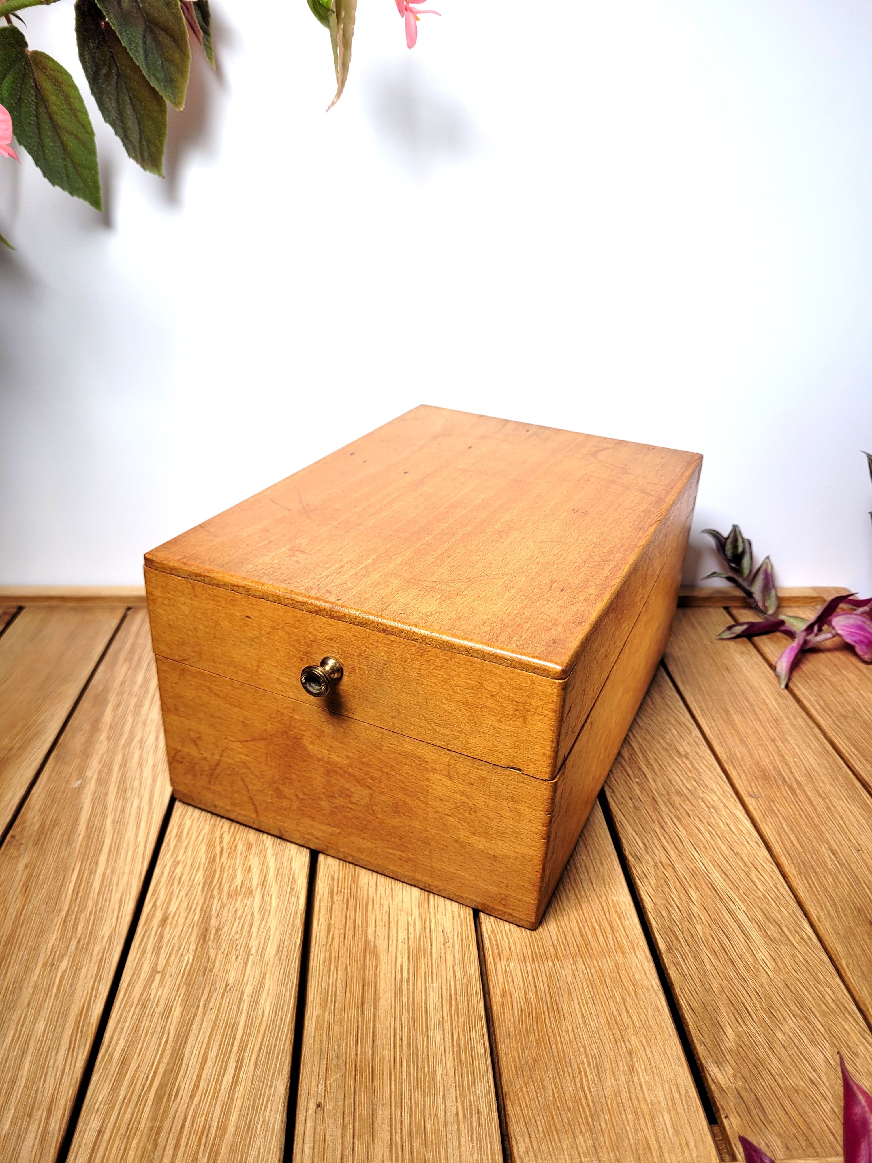 Card box or old photos