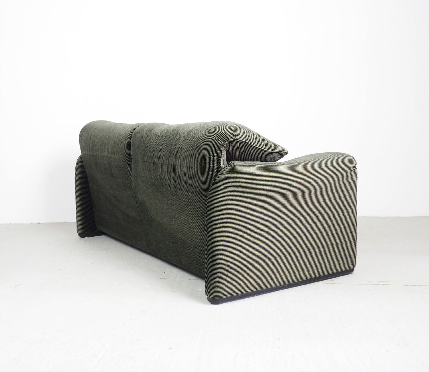 Maralunga 2 seater sofa by Vico Magistretti for Cassina