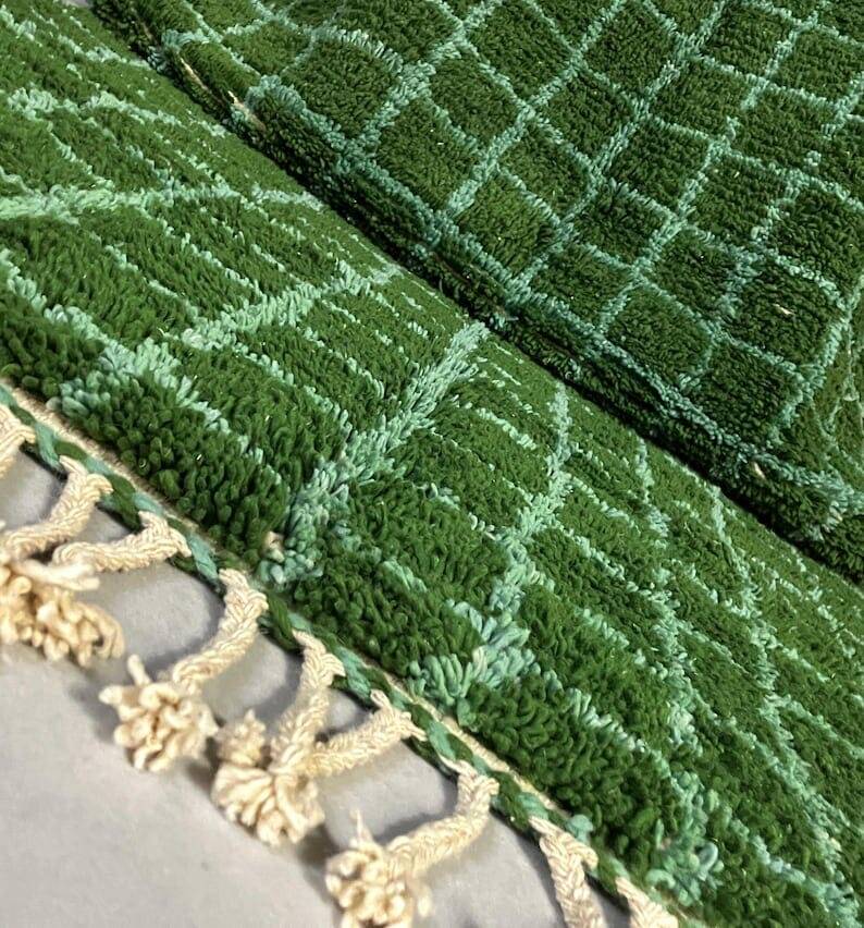 Square green Beni Ouraine Berber rug, size 160 x 240 cm
