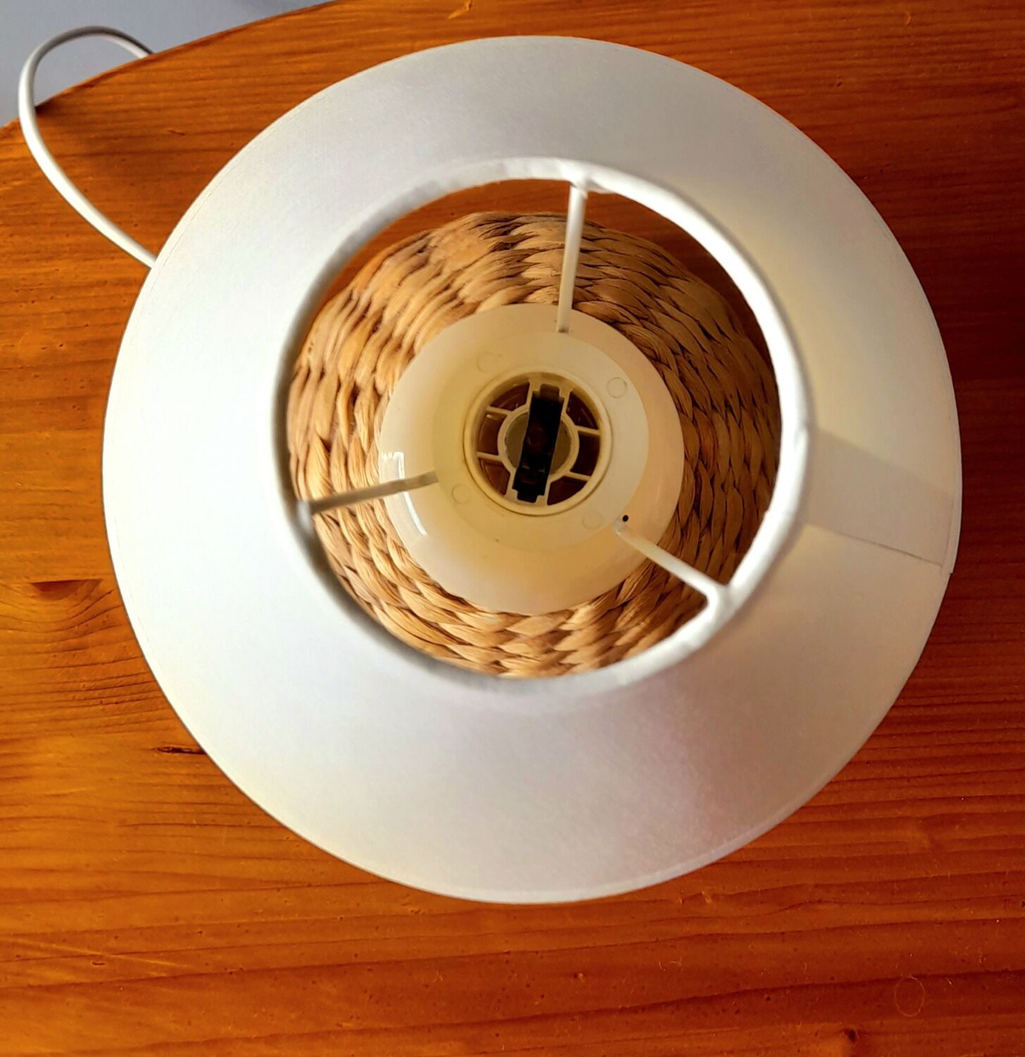 Pair of lamps in braided vegetable fiber