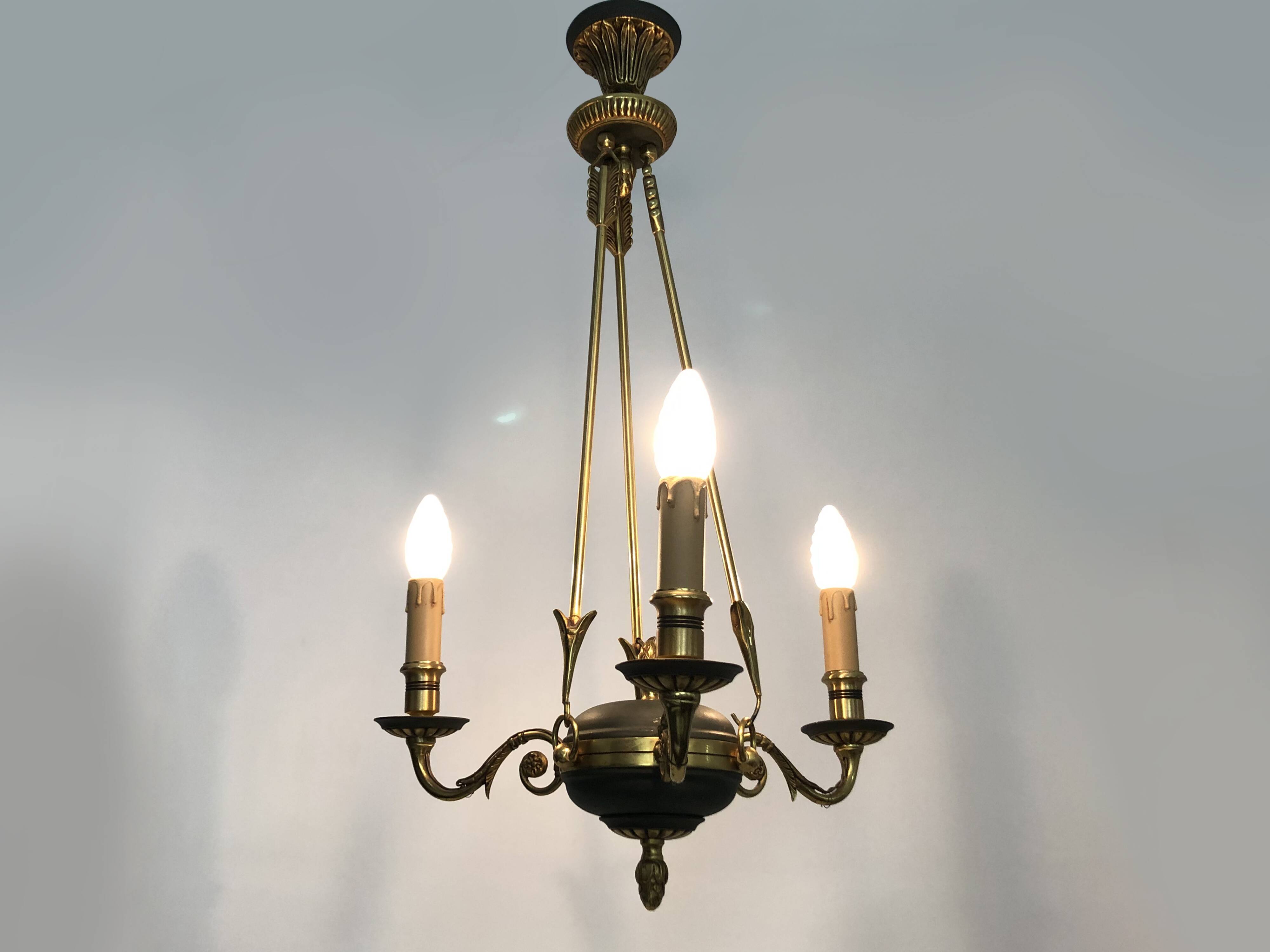 Chandelier, suspension in gilded bronze and green sheet metal with 3 arms, Empire style. Early 20th century