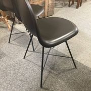 Lot de 2 chaises Gubi modèle 3d design par Komplot